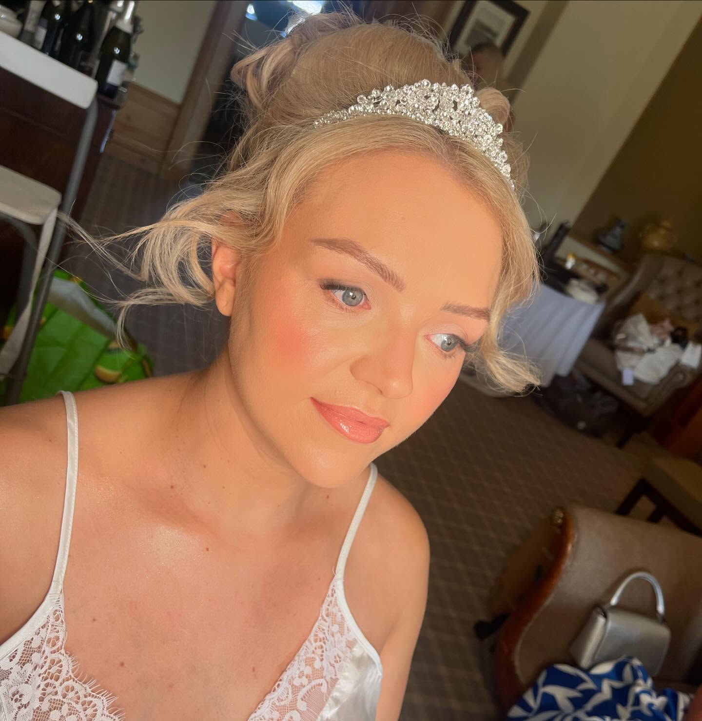 Holliewood Beauty