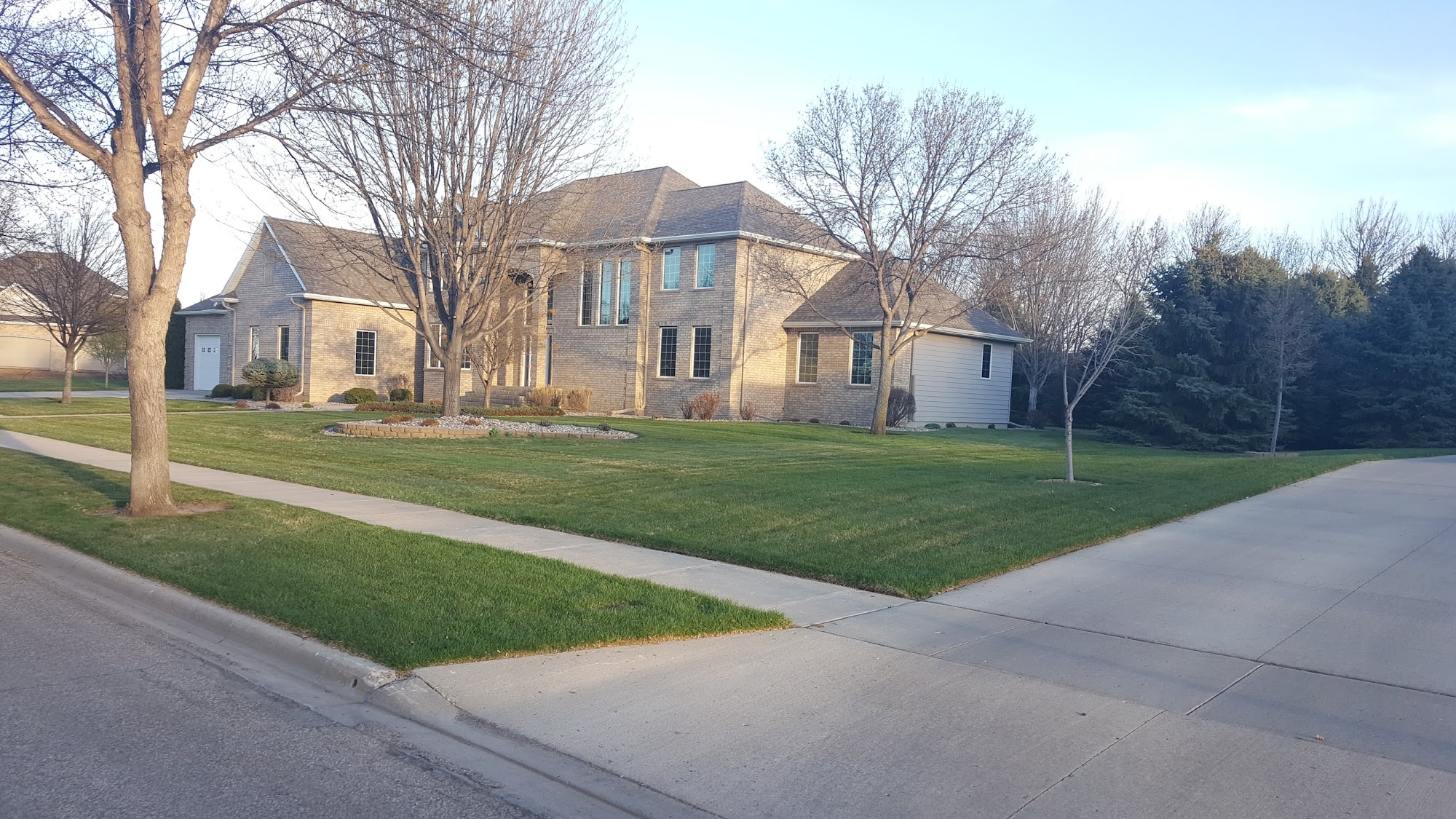 Cutting Edge Lawn Services 616 Enterprise St N, Aberdeen South Dakota 57401
