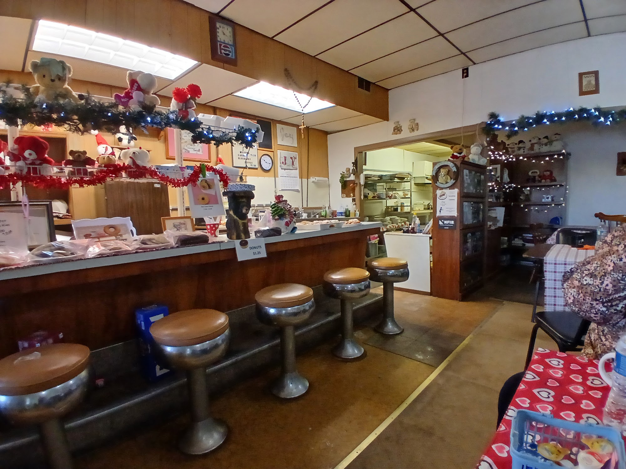 Mom's & Pop's Pastry Shop 306 N Main St, Salem