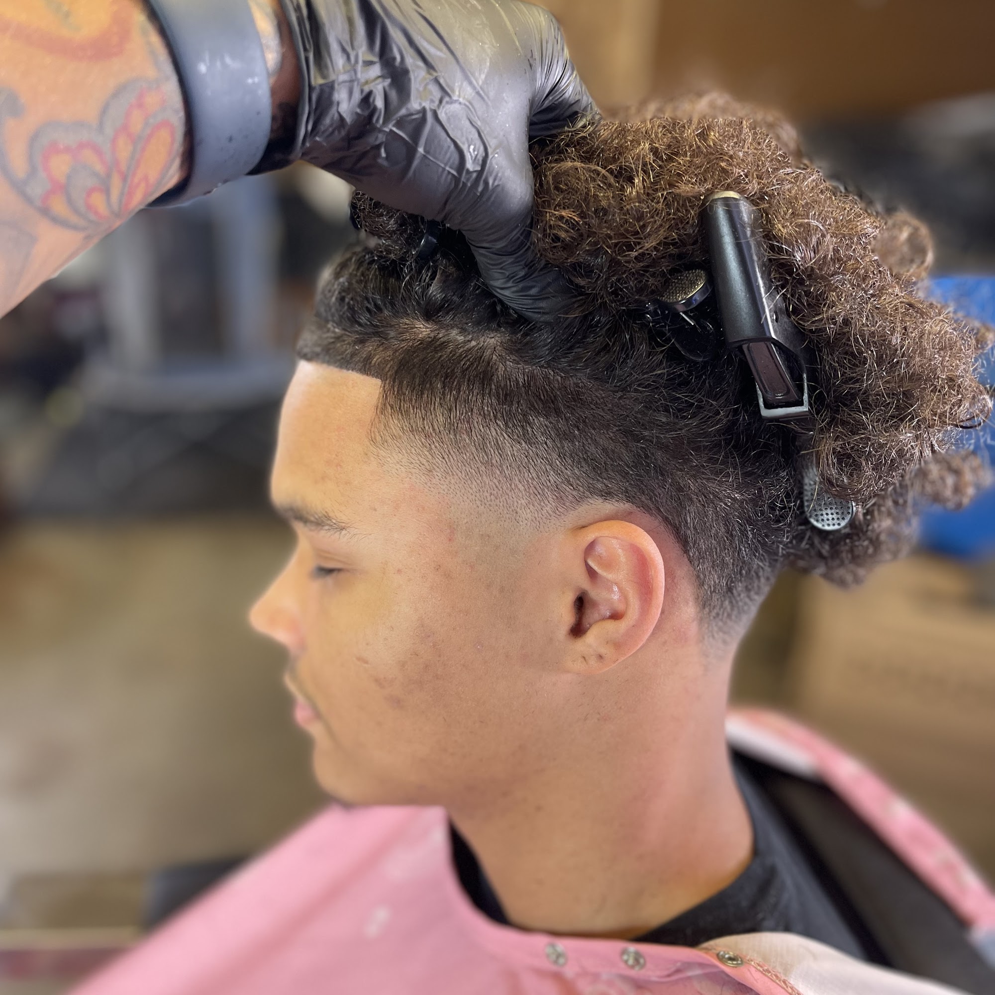 RobinsonExotics Barbershop & Salon