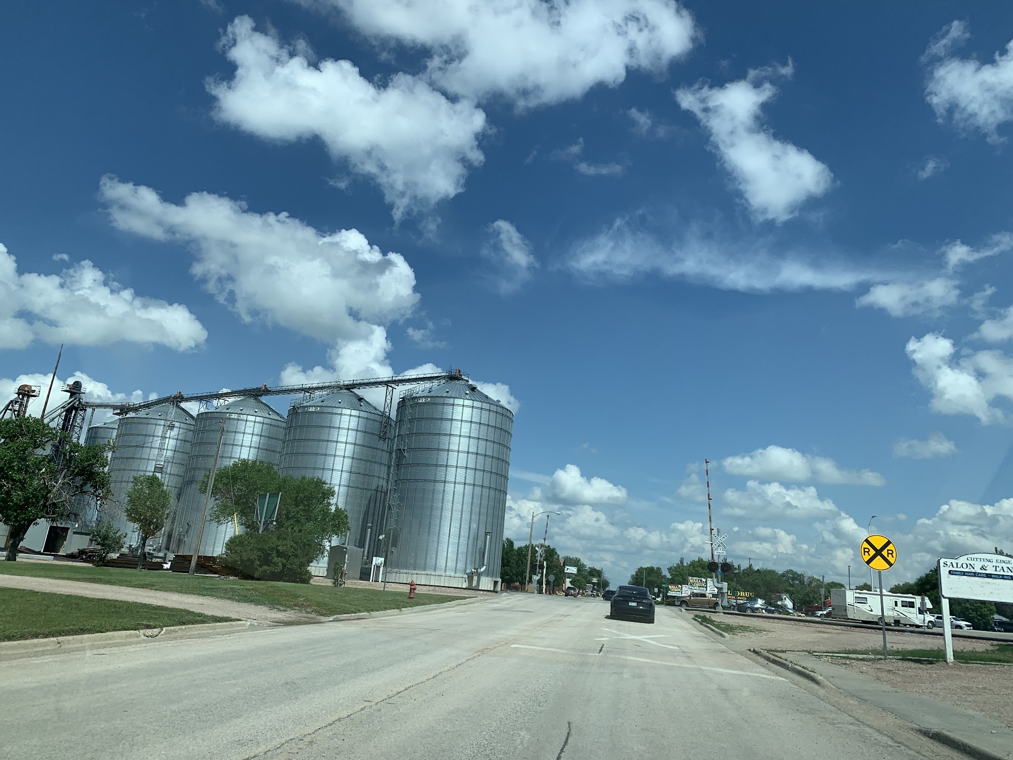 Cutting Edge Salon & Tanning