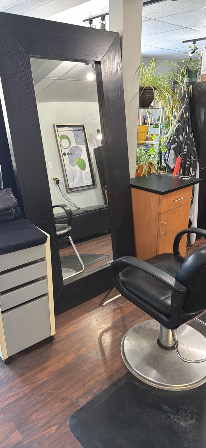 Creative Looks Hair Studio