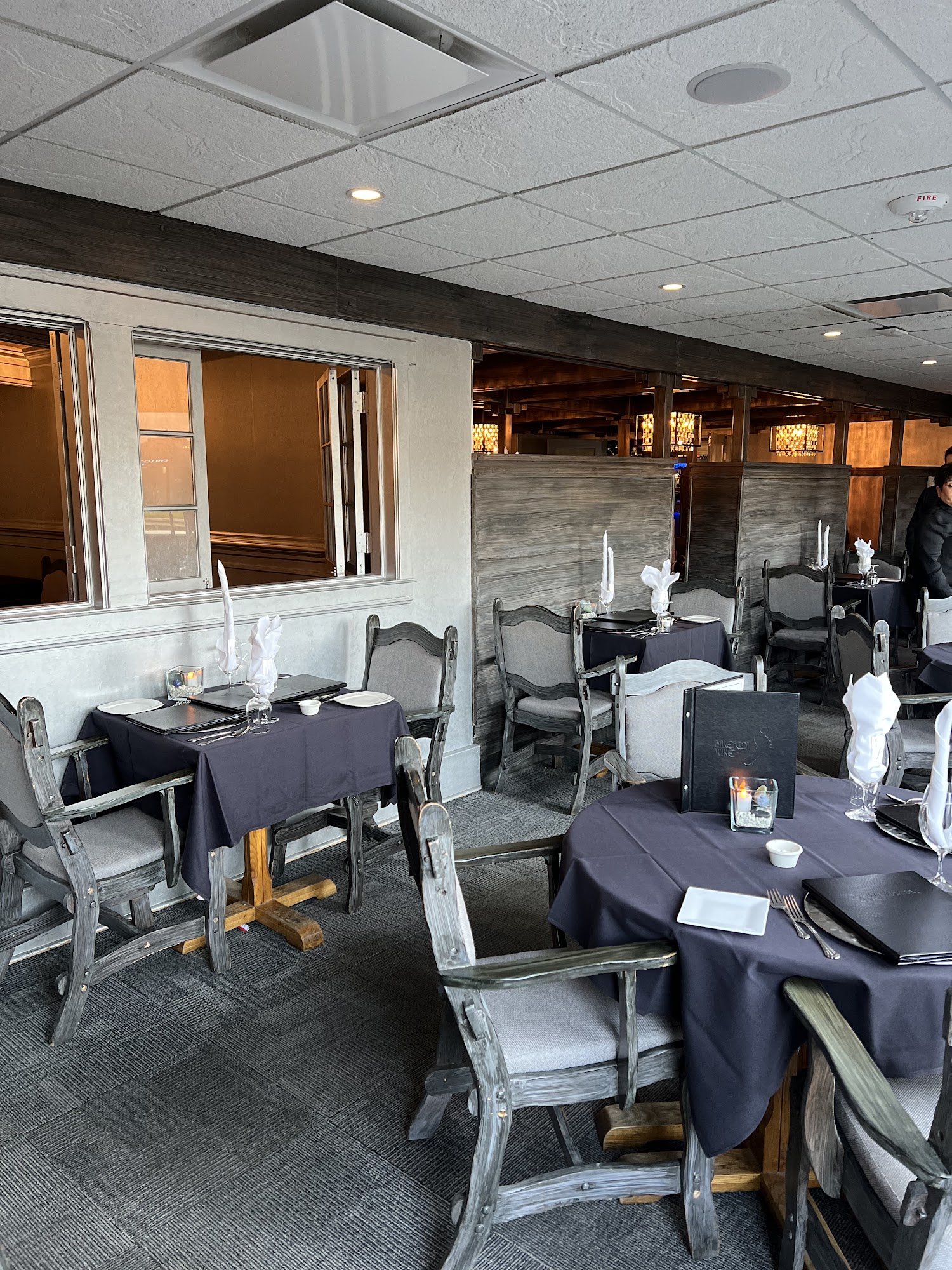 Memories Dining & Bar 1717 Victoria Ave, Regina, SK S4P 0P9
