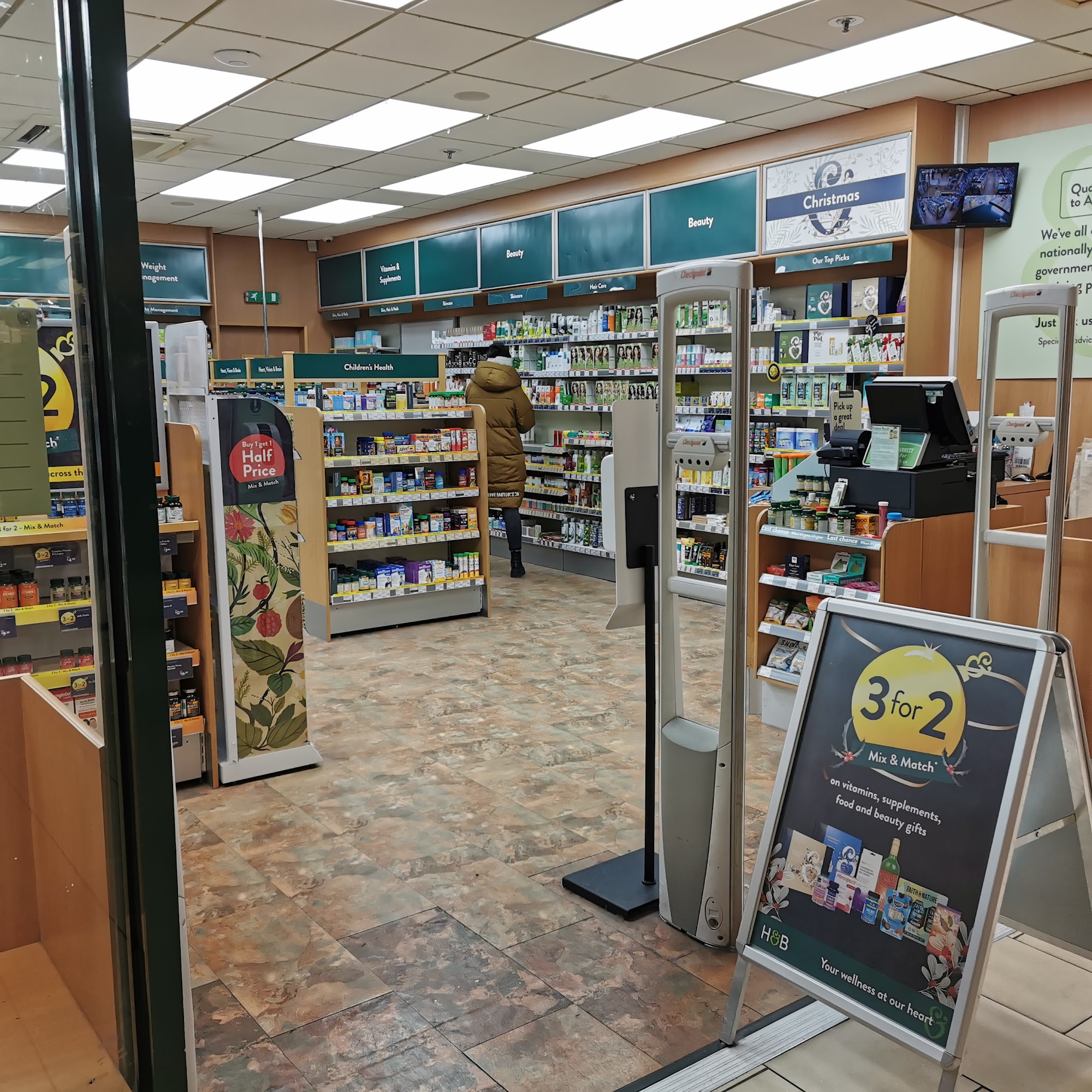 Holland & Barrett - Crystal Peaks