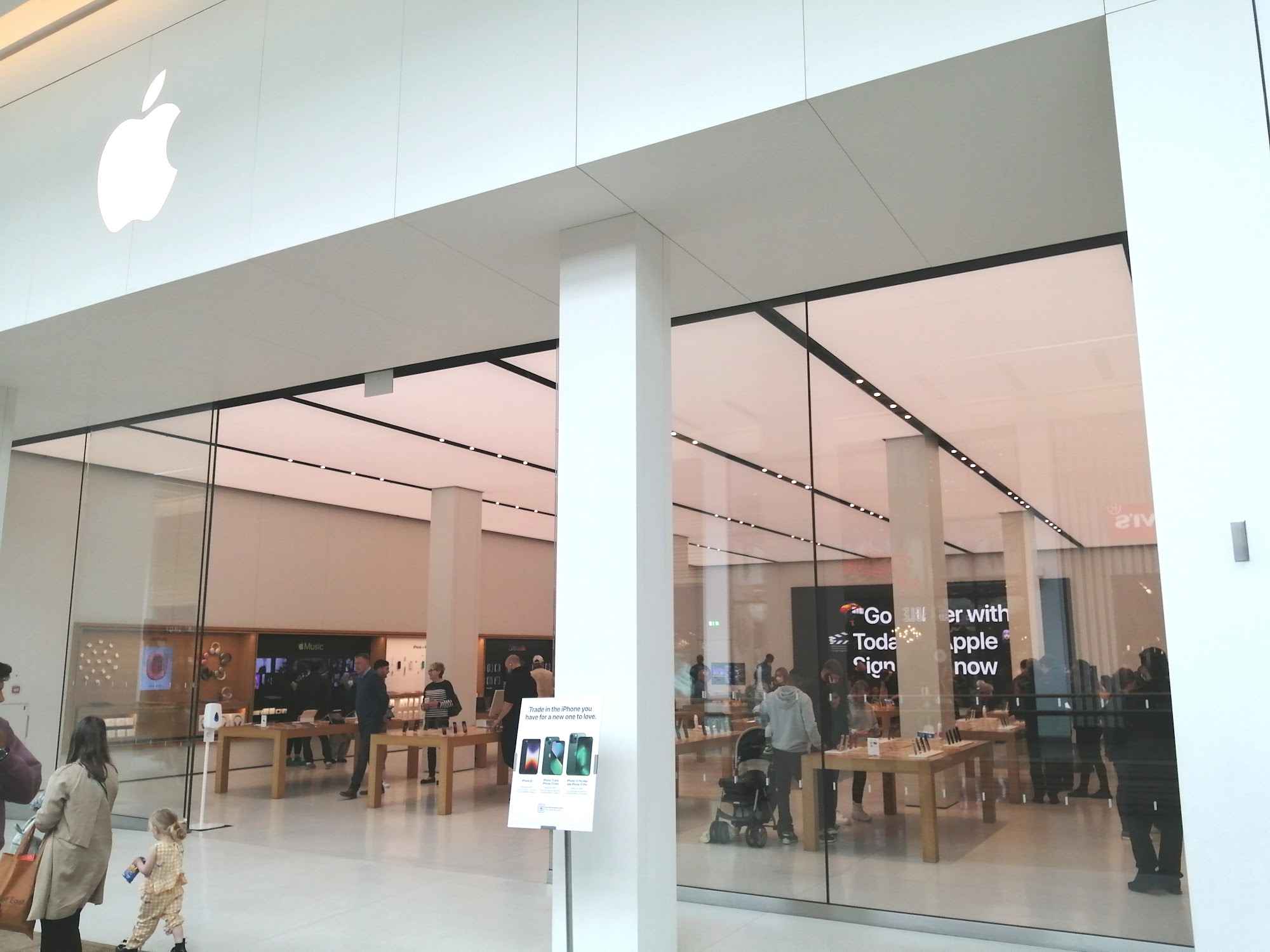 Apple Meadowhall