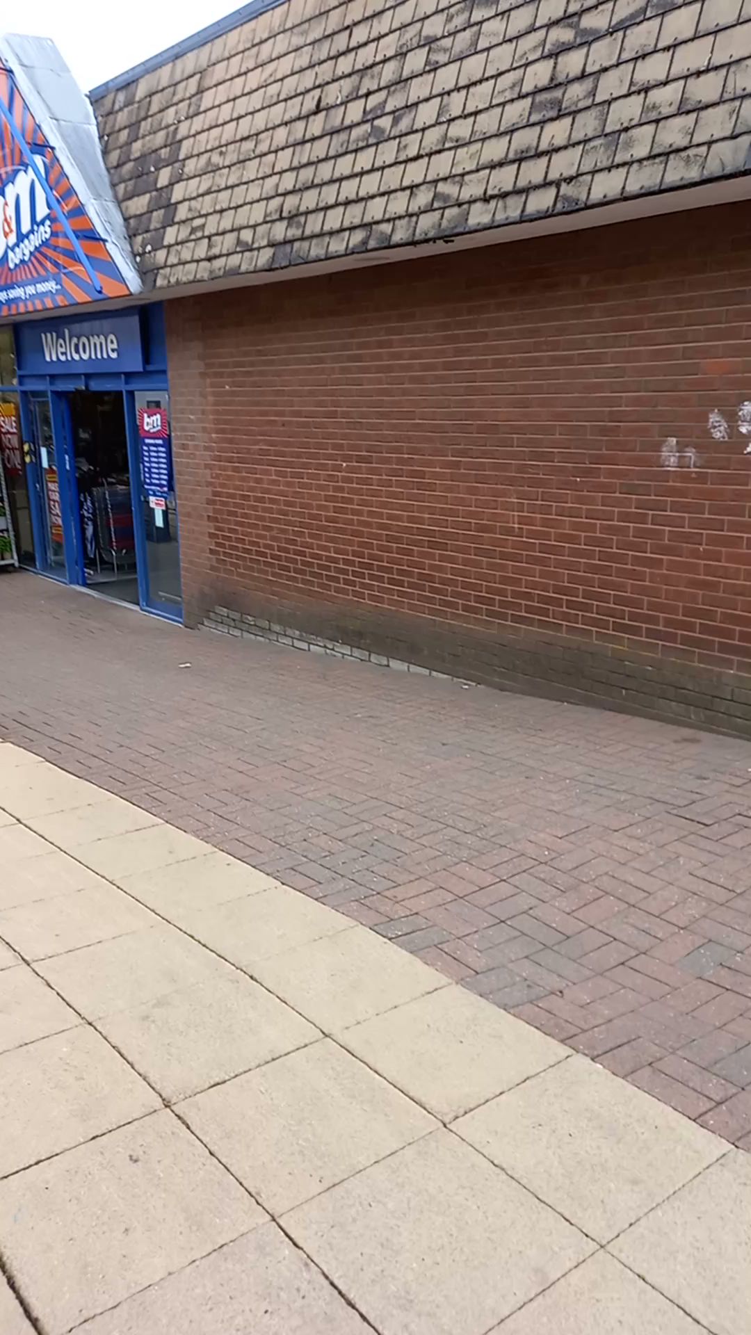 B&M Store