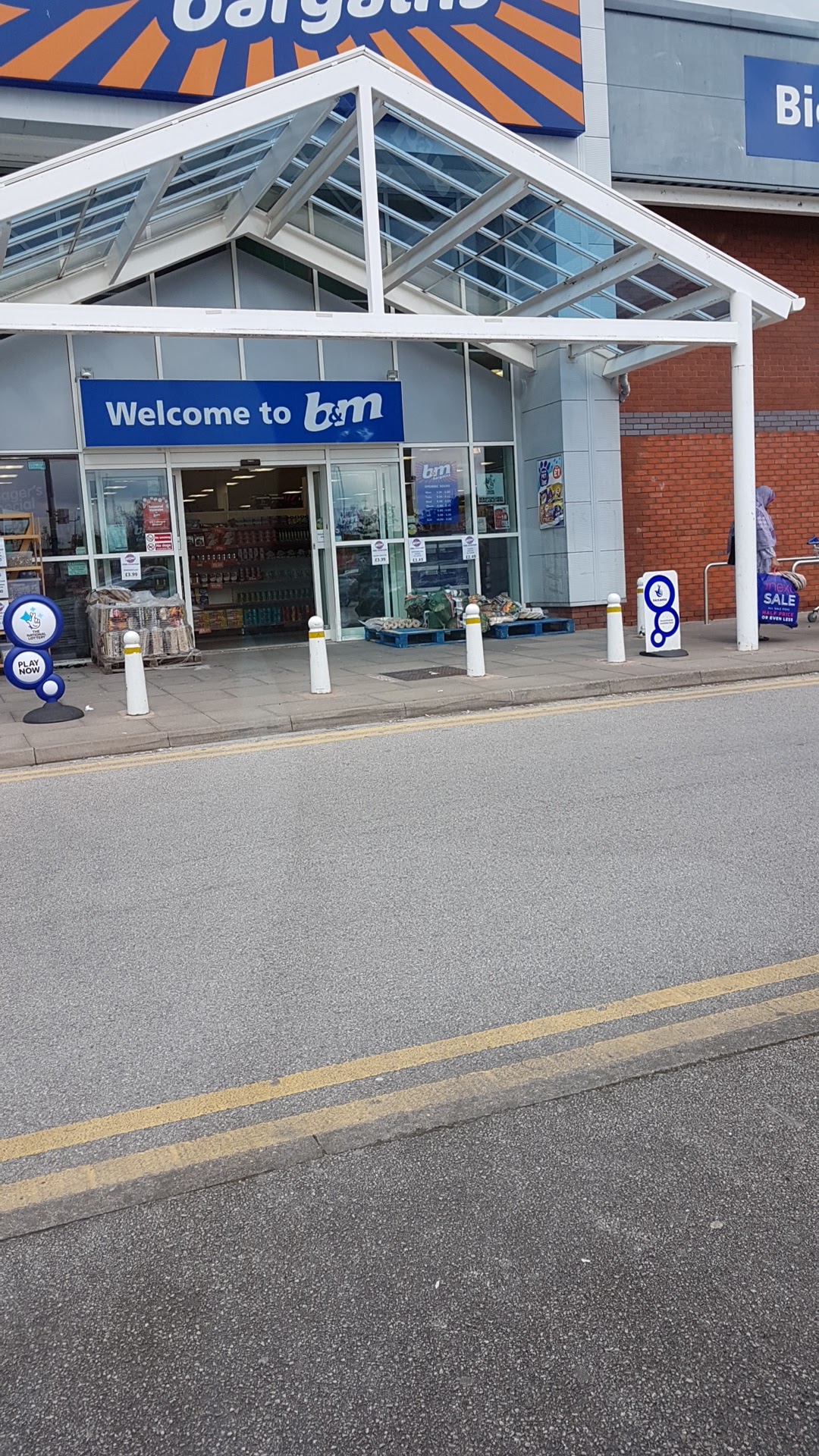 B&M Store