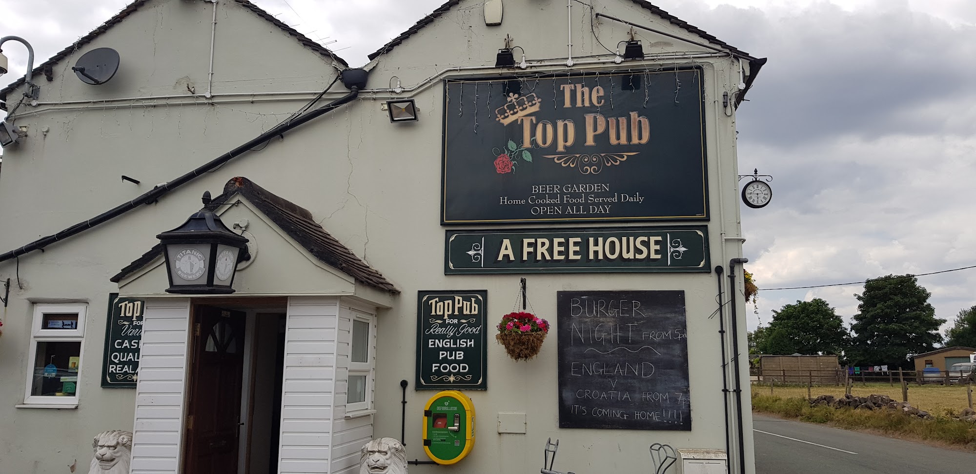 The Top Pub - Brown Edge Hill Top, Brown Edge, Stoke-on-Trent