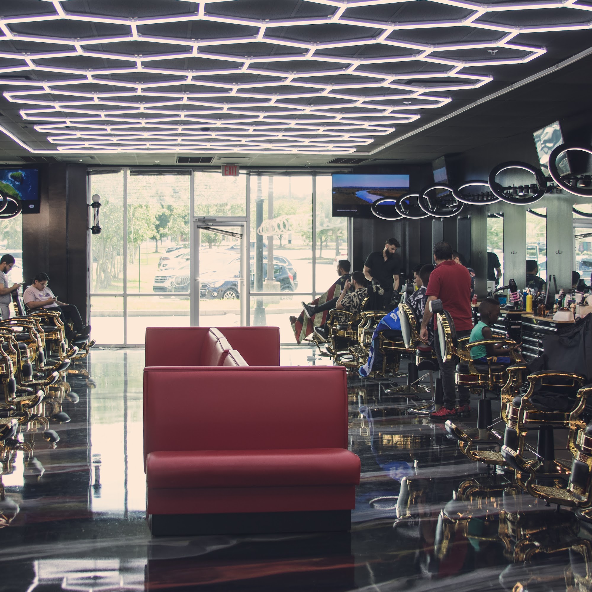 300 Barbershop at Mt. View