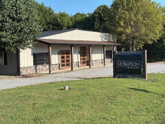 The Robertson Room Cross Plains