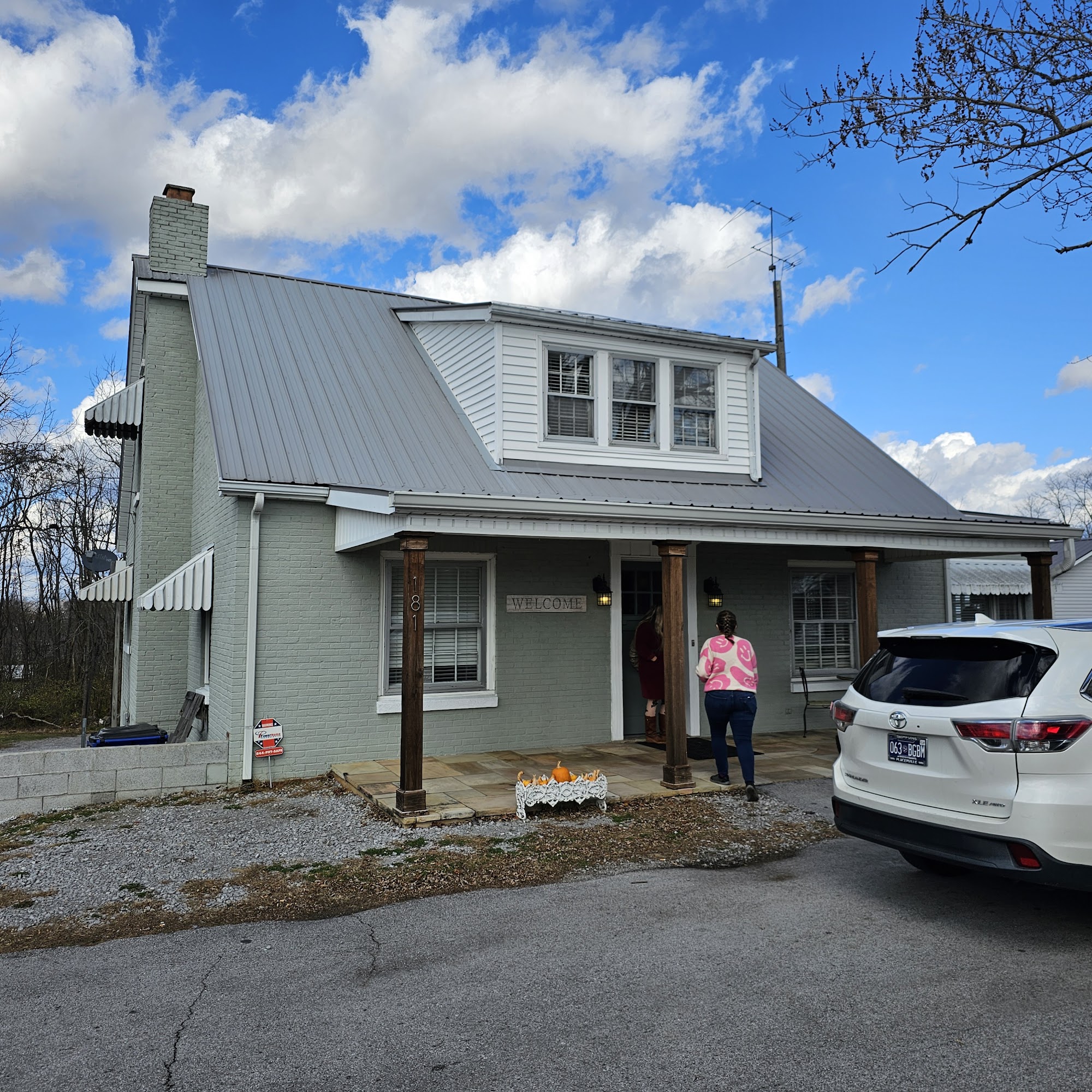 London & Company Salon 181 E 1st St, Crossville Tennessee 38555