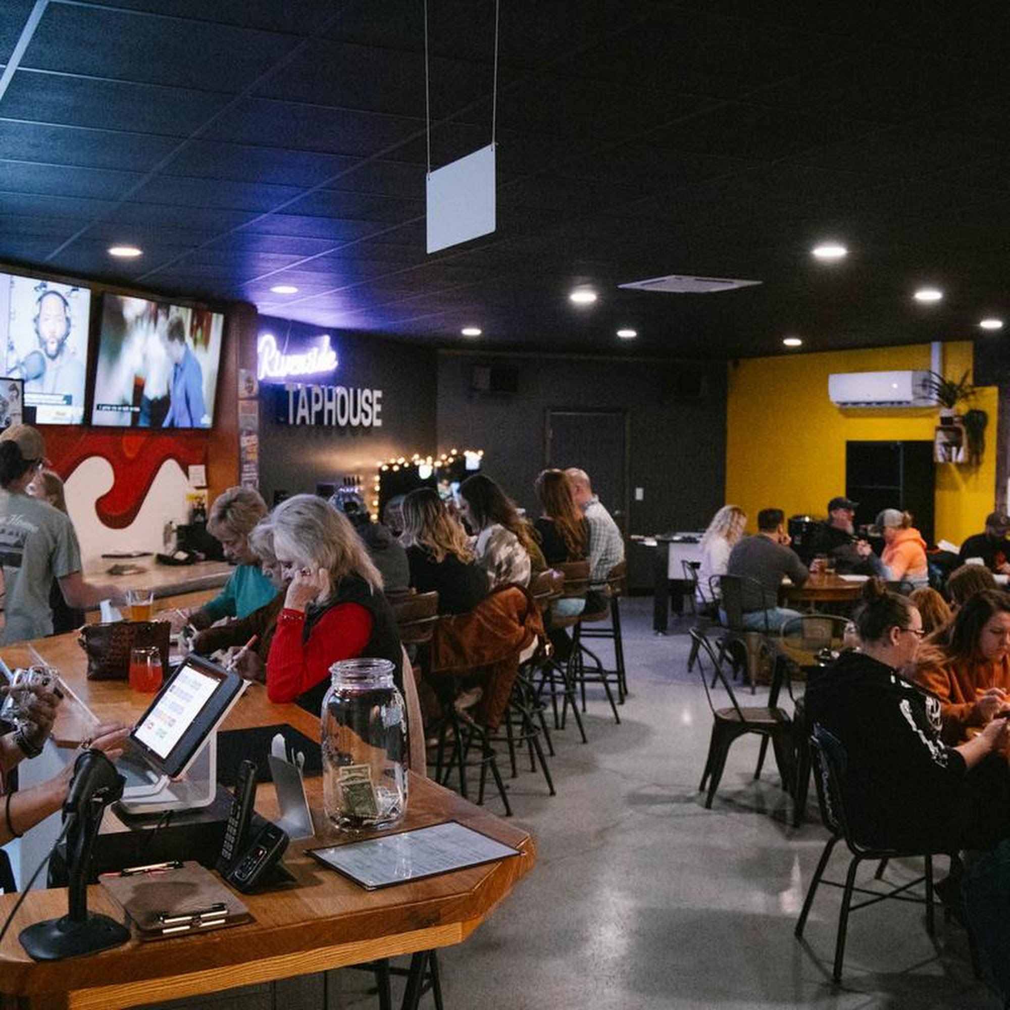 Riverside Taphouse Elizabethton