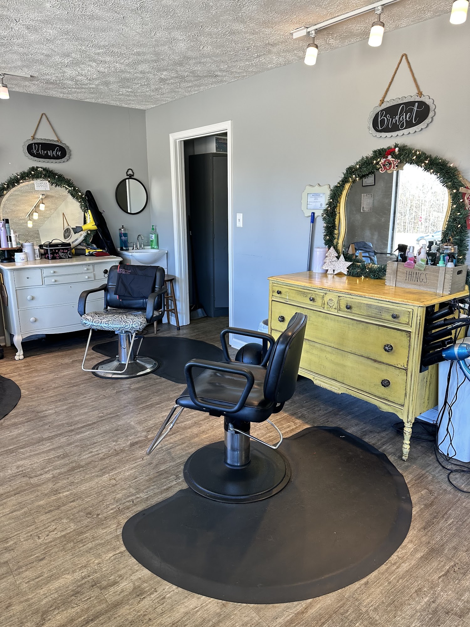 Salon 731 865 US-45, Henderson Tennessee 38340