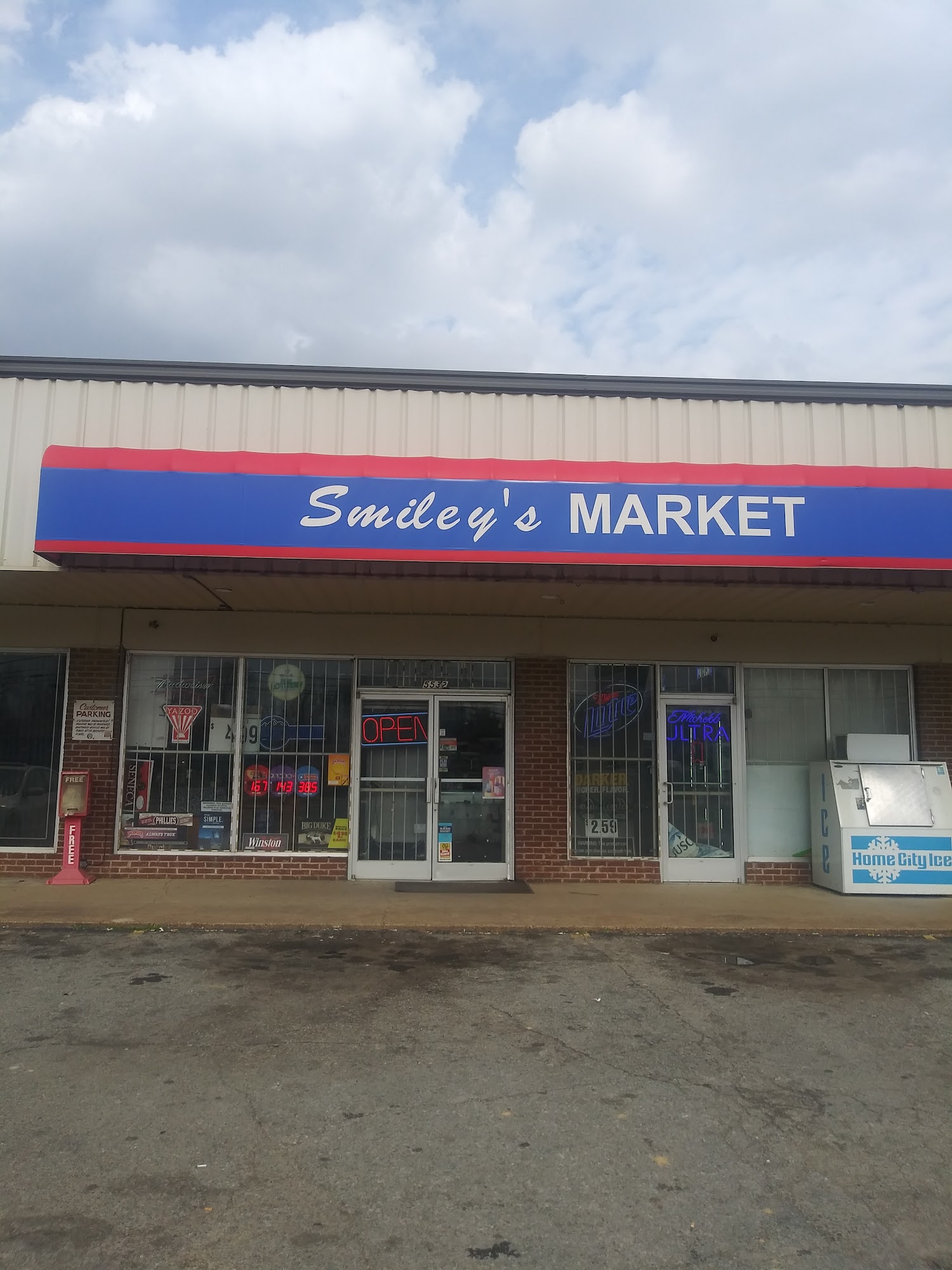 Smiley's Market Joelton