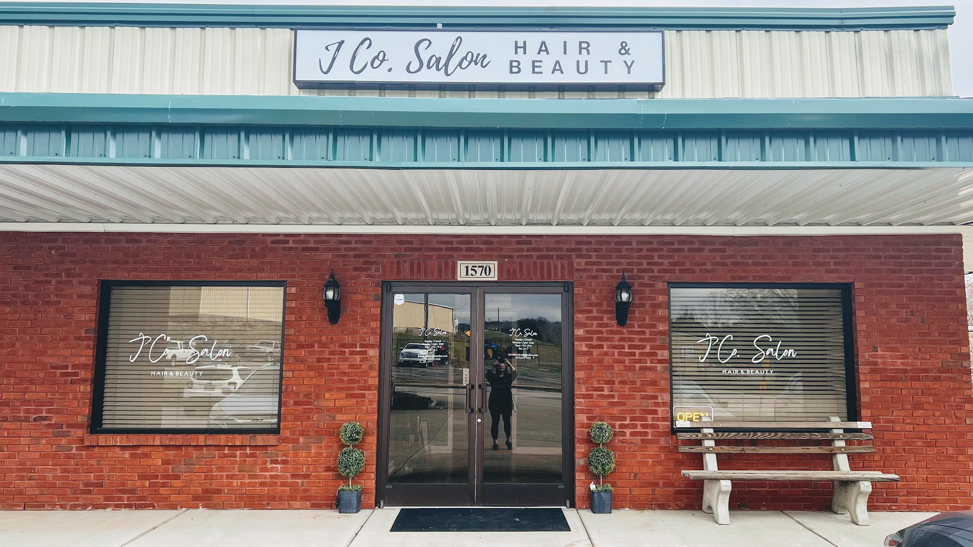 J Co. Salon 1570 Old Columbia Rd, Lewisburg Tennessee 37091
