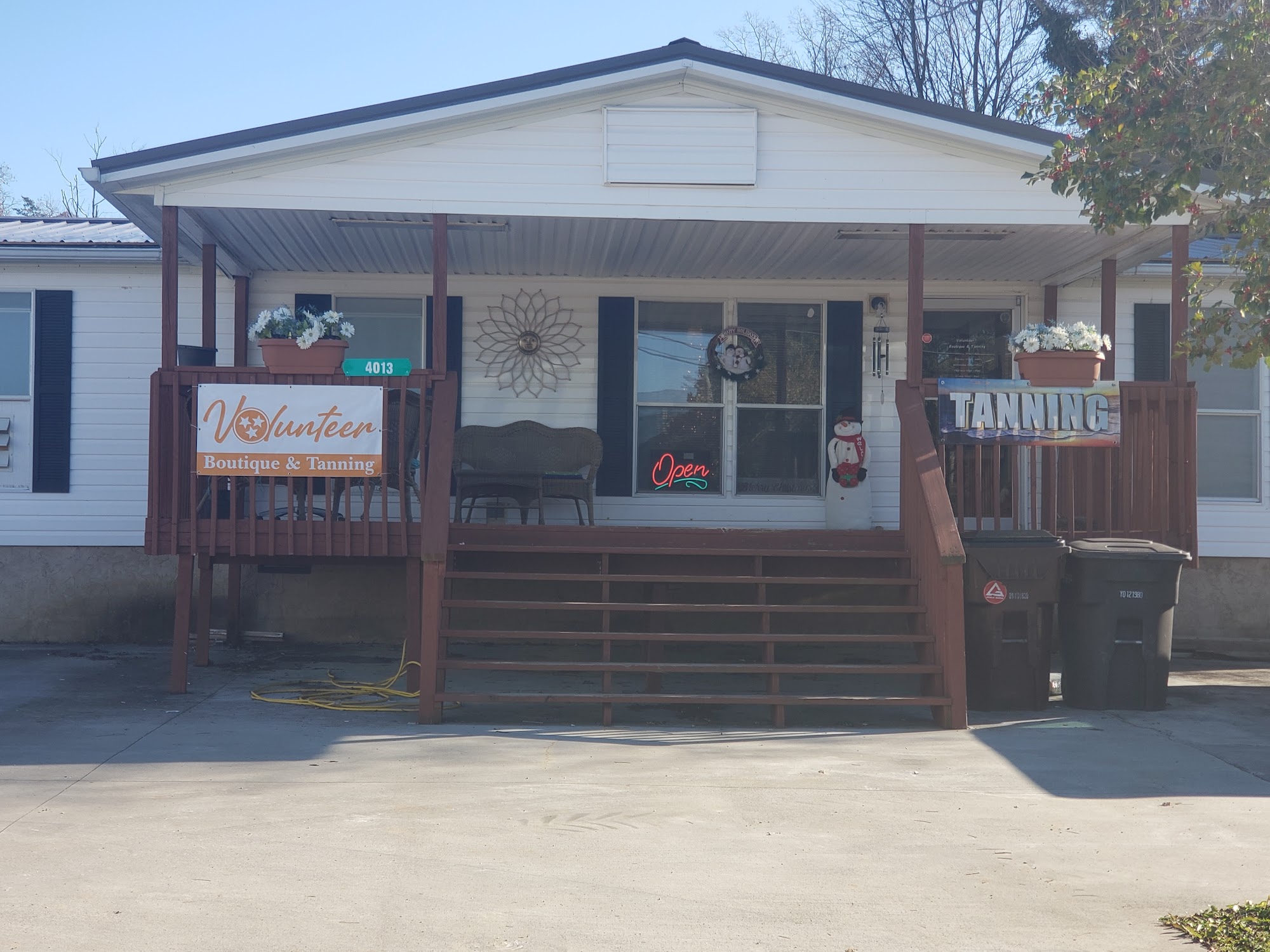 Volunteer Boutique and Tanning 4013 Hwy 411, Madisonville Tennessee 37354