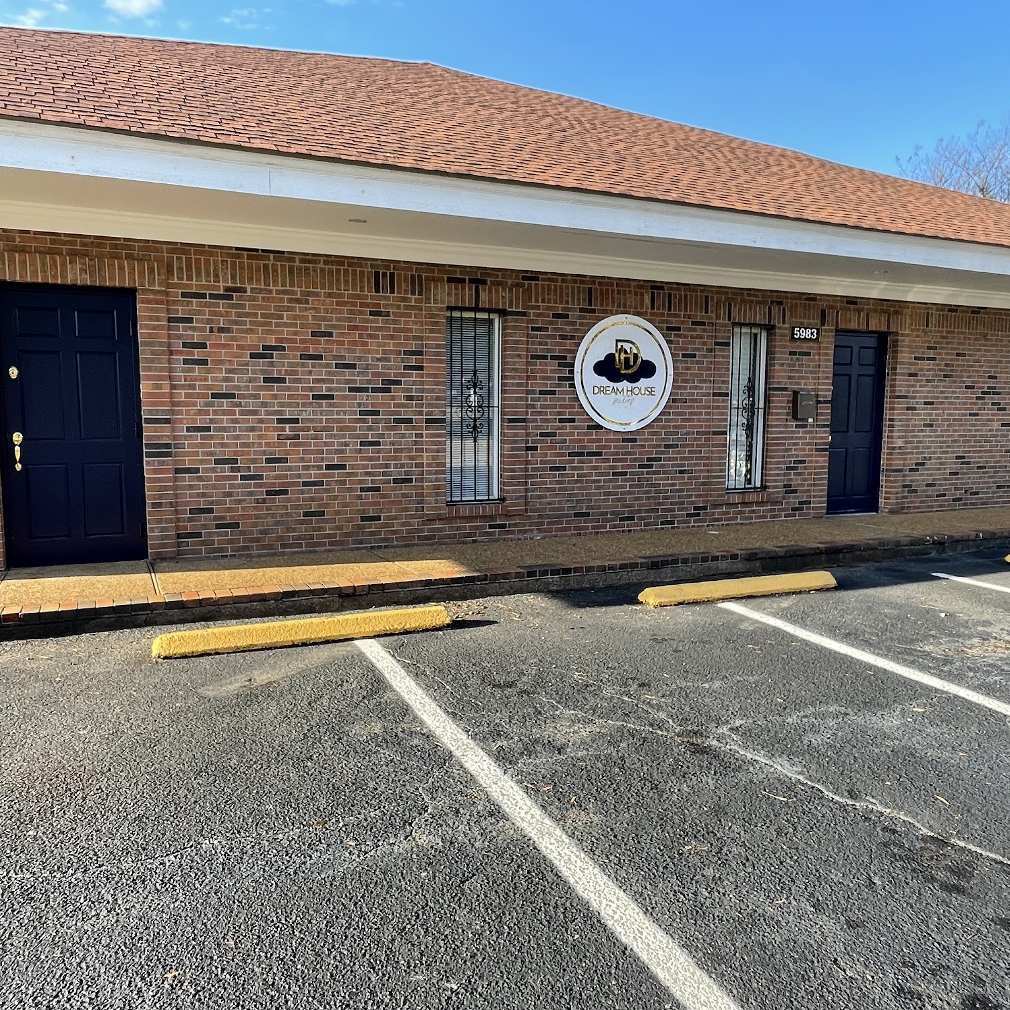 Dream House Suites 5983 Apple Tree Dr, Memphis Tennessee 38115