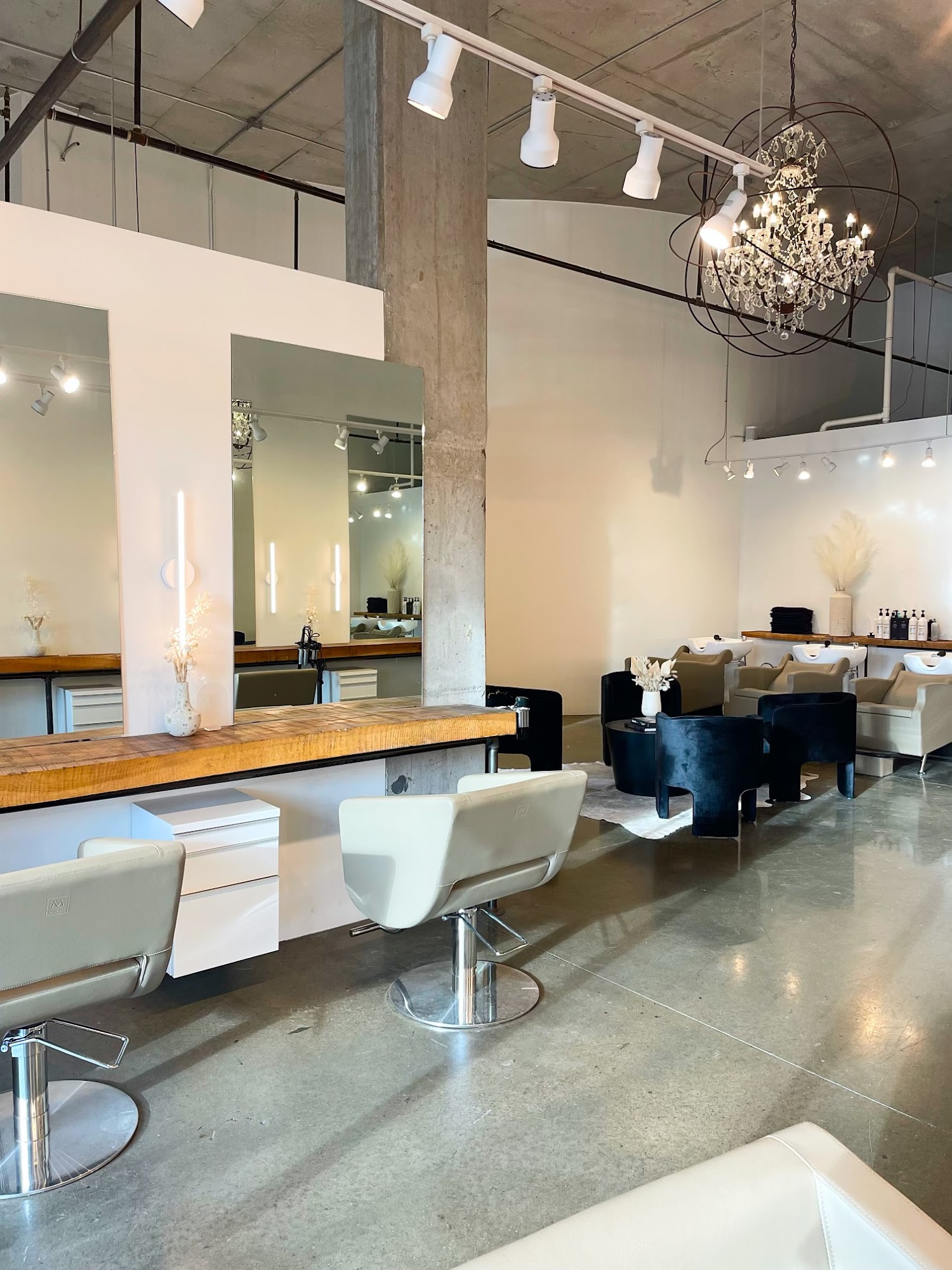 SALON ICON 1508 Demonbreun St, Nashville Tennessee 37203