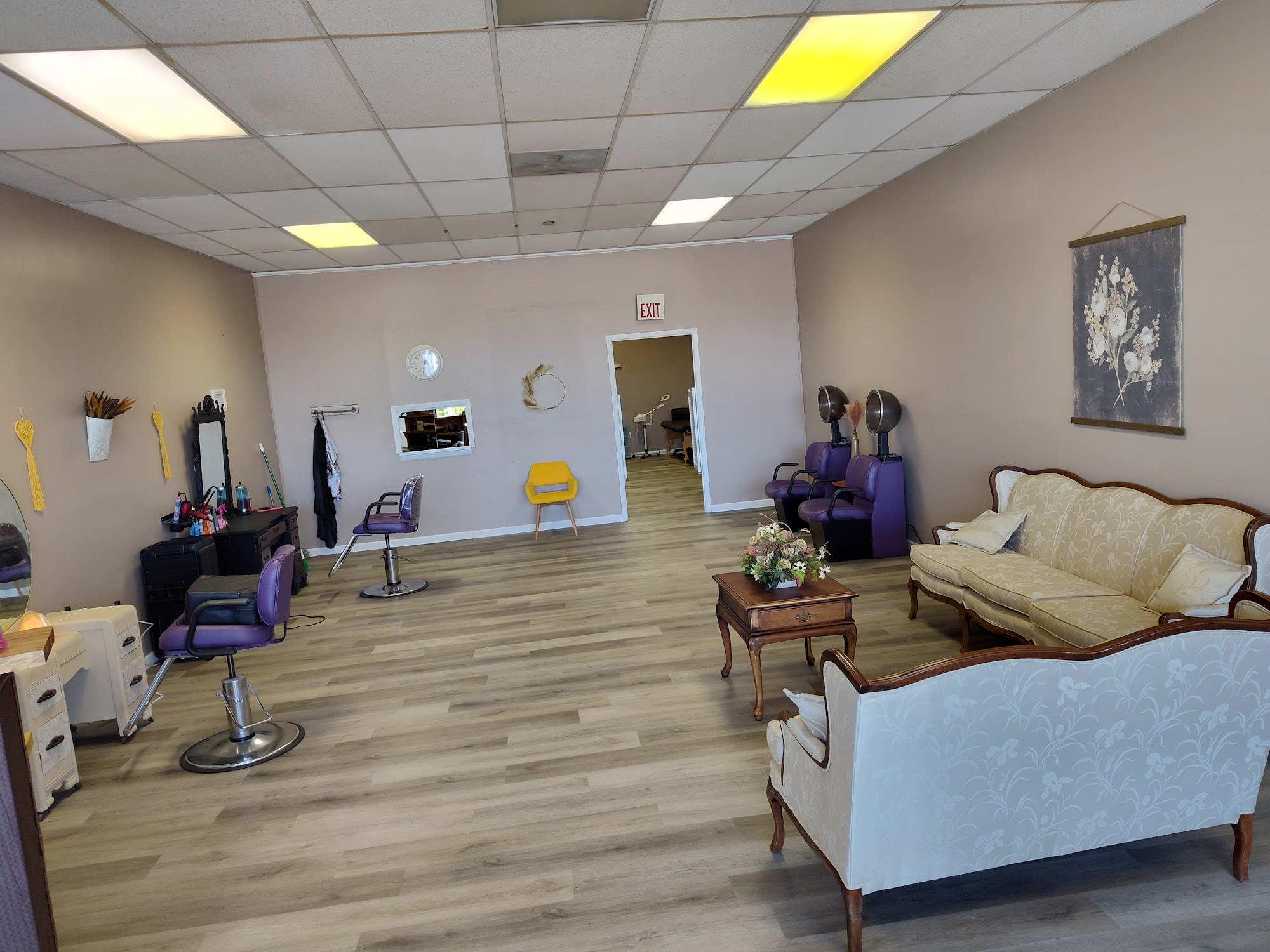 Foil and Fade Modern Hair Studio 19830 Alberta St, Oneida Tennessee 37841