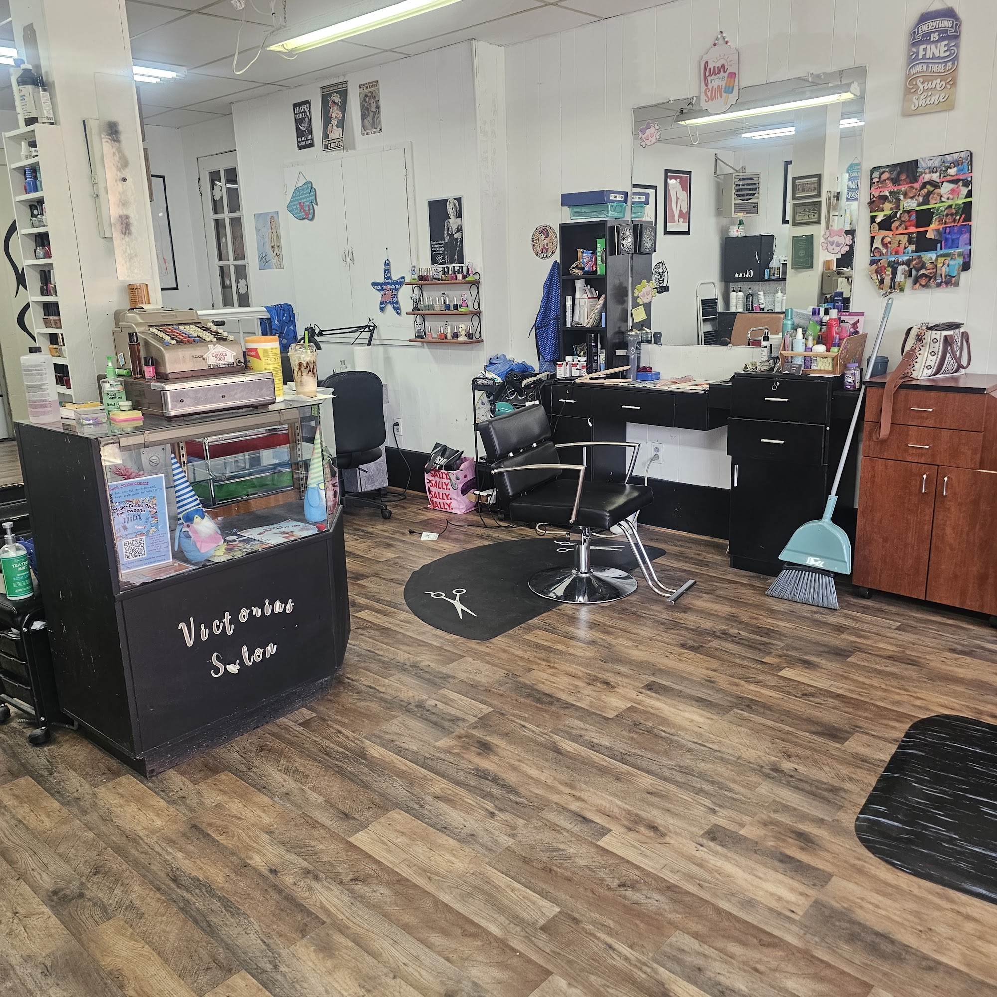 Victorias unisex salon 154 Warren Ave, Selmer Tennessee 38375