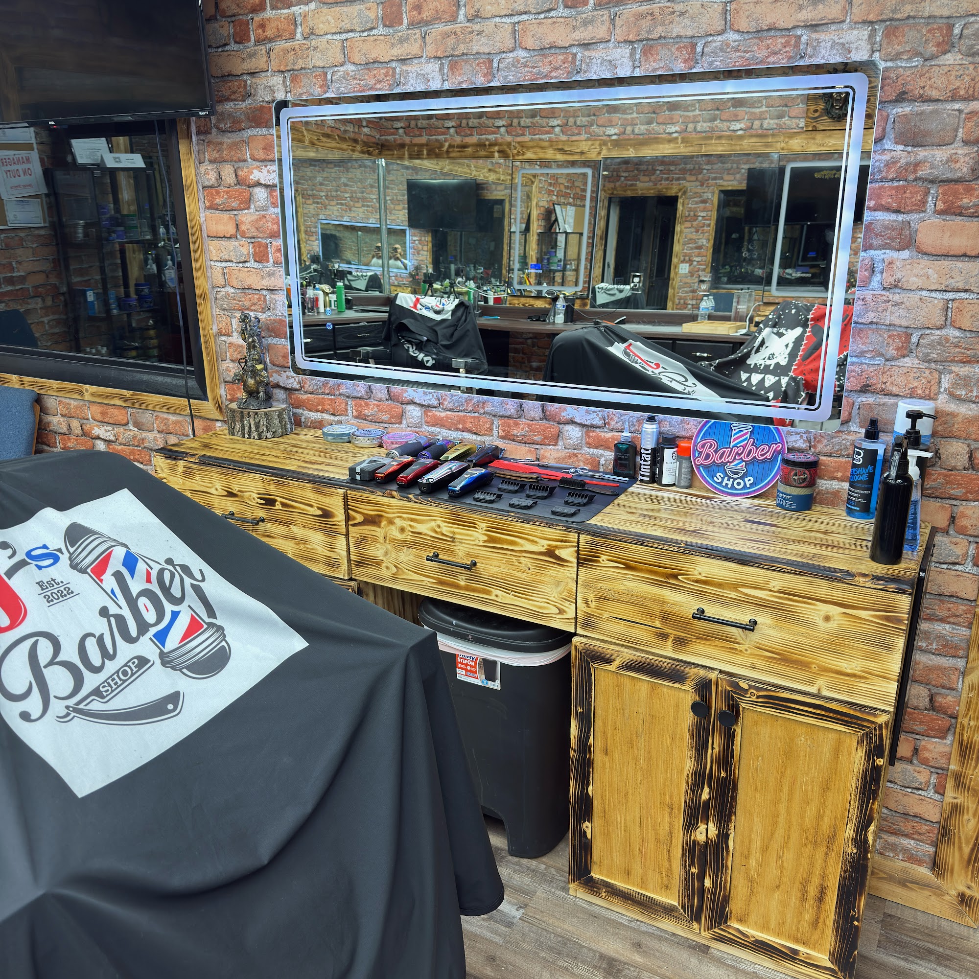 J’s BARBER SHOP