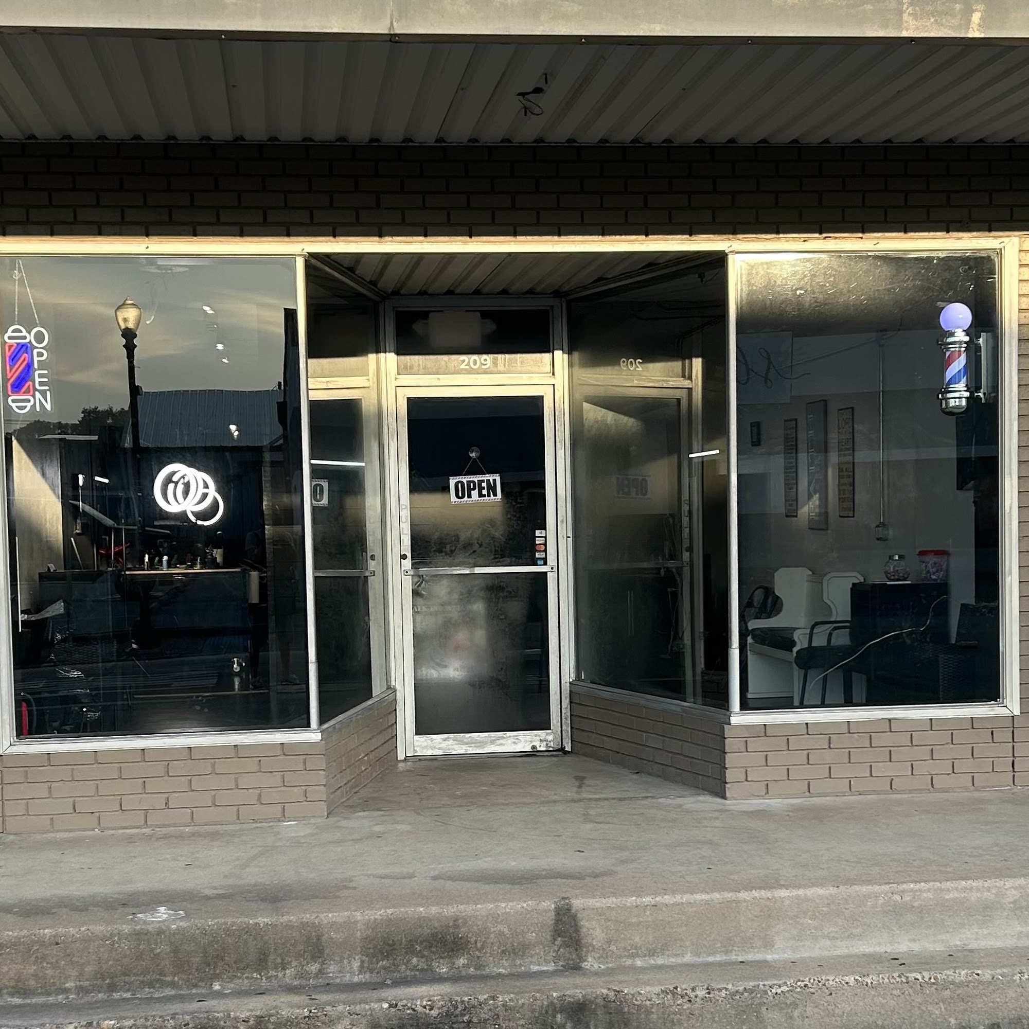 Kingdom Blendz 209 N Velasco St, Angleton Texas 77515