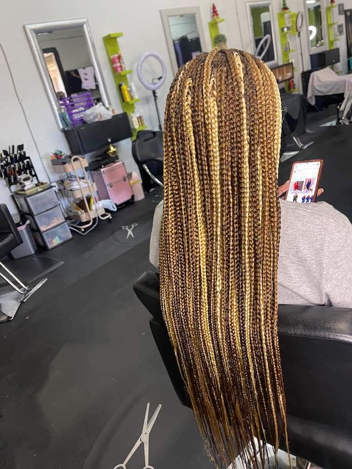 Salon Sixteen 02 Studio and Boutiques