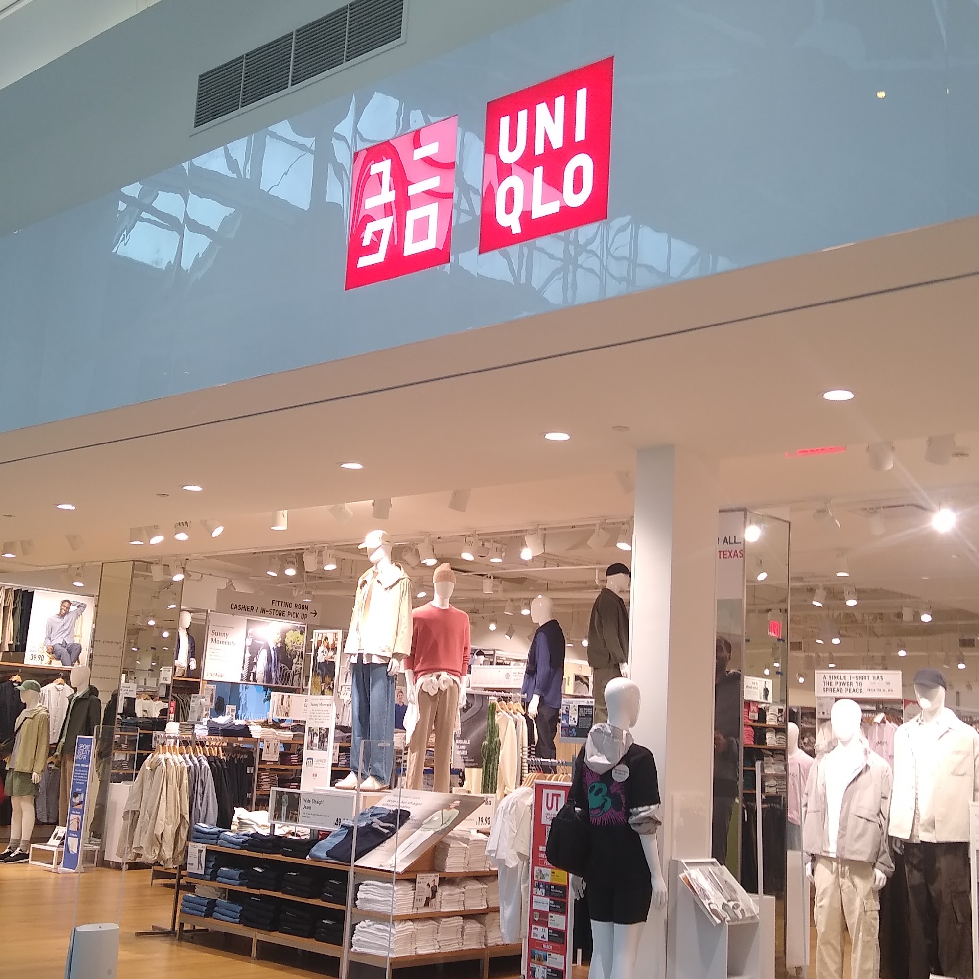 UNIQLO Parks Mall at Arlington