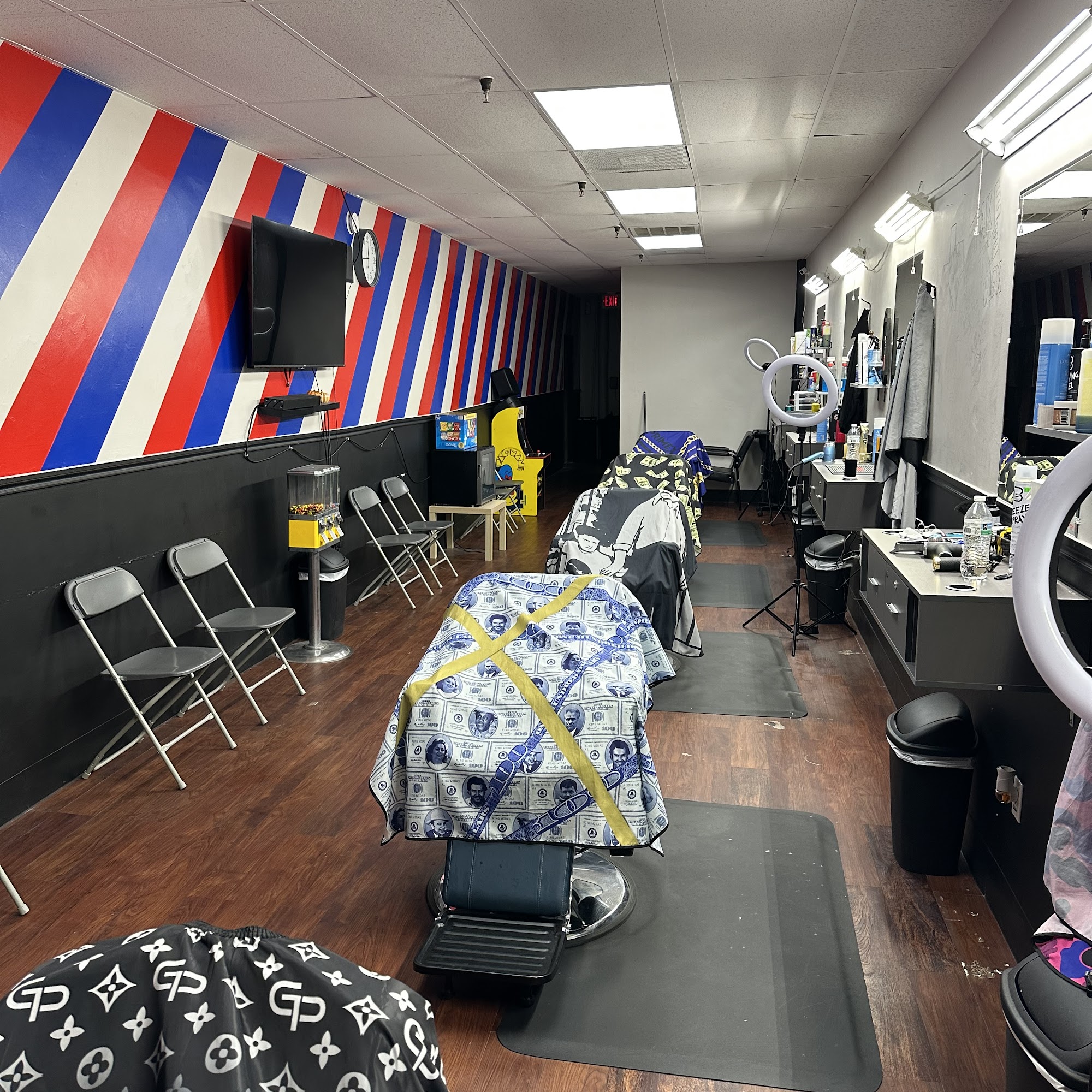 Grim's Barber Lounge 4000 Pioneer Rd Ste. 207B, Balch Springs Texas 75180