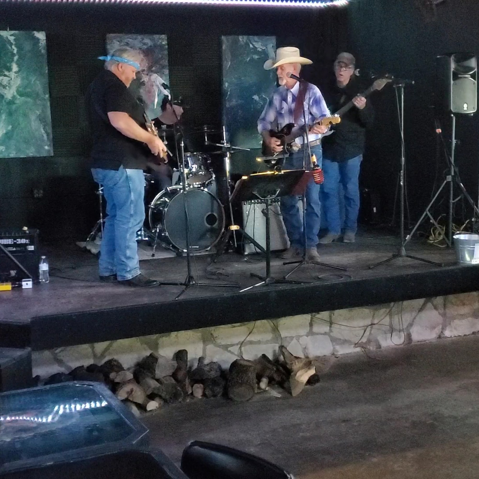 Old Ironhorse Saloon Blanco