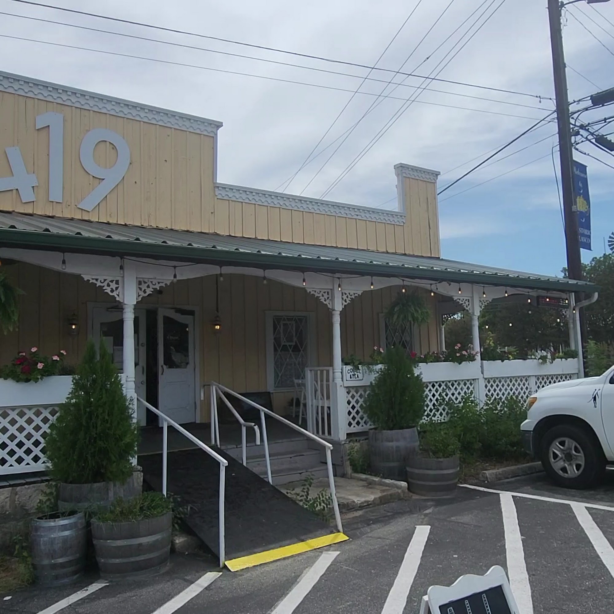 The 419 Bistro, Gelato and imports Blanco