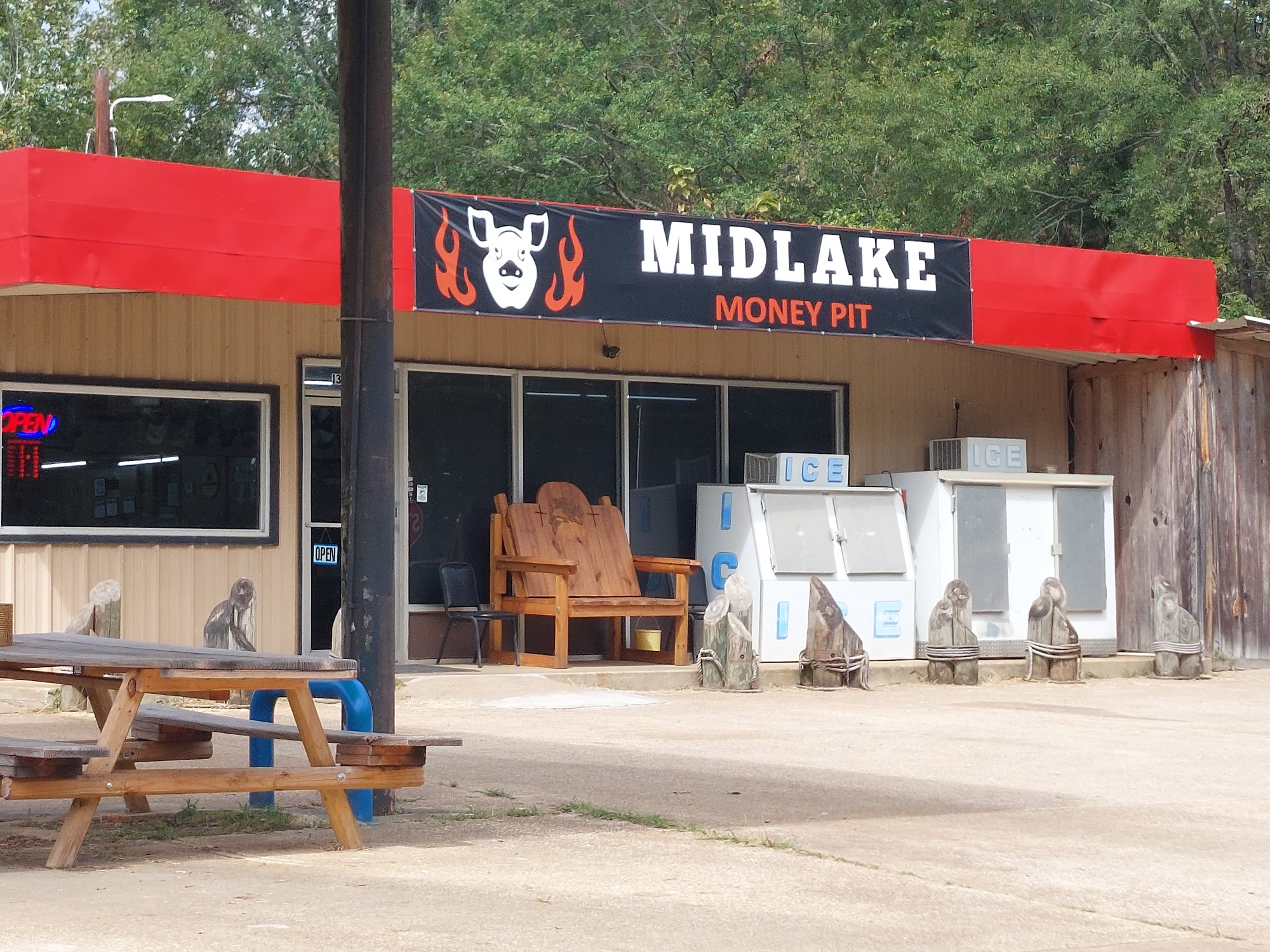 Mid Lake Money Pit 1300 TX-147, Broaddus, TX 75929