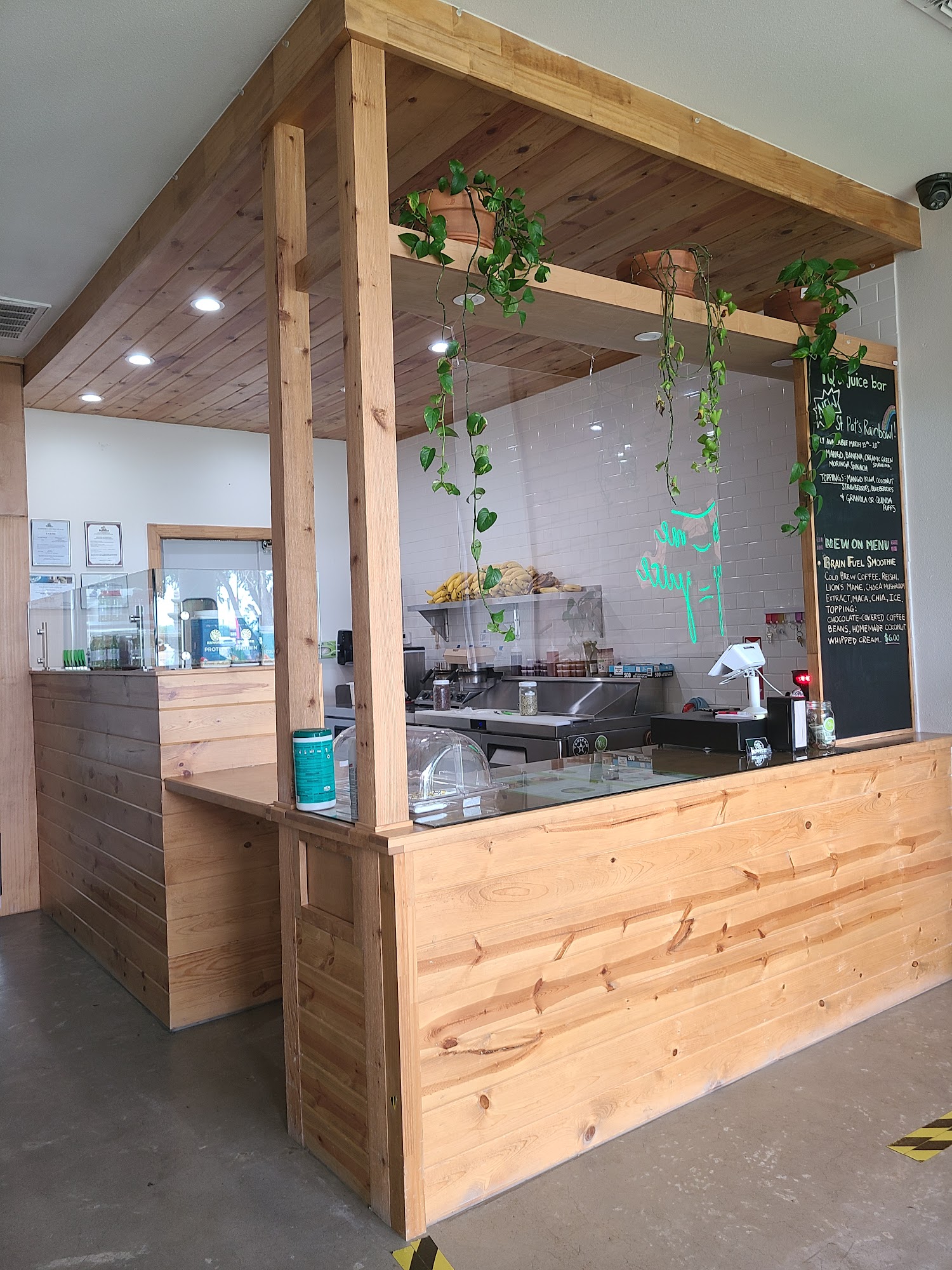 IQ's juice bar Brownsville