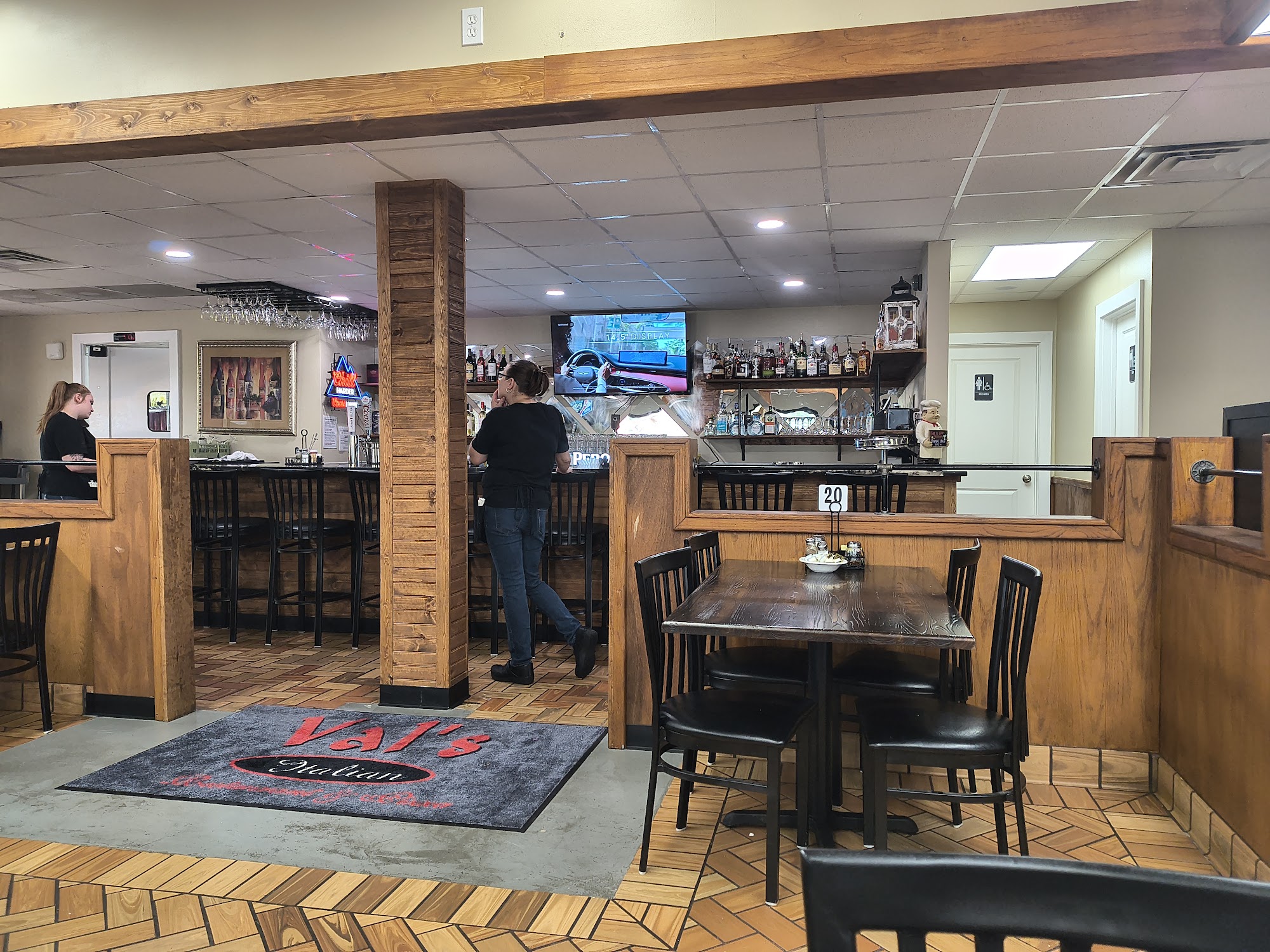 Val's Italian Restaurant & Pizza