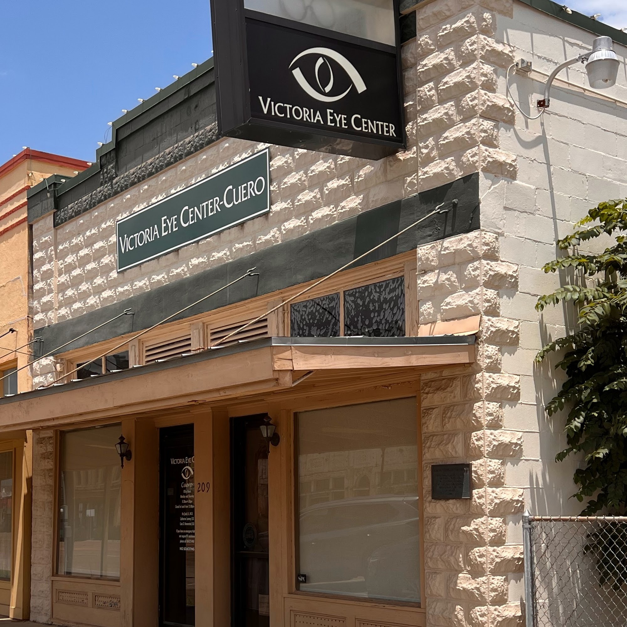 Victoria Eye Center 209 N Esplanade St, Cuero Texas 77954