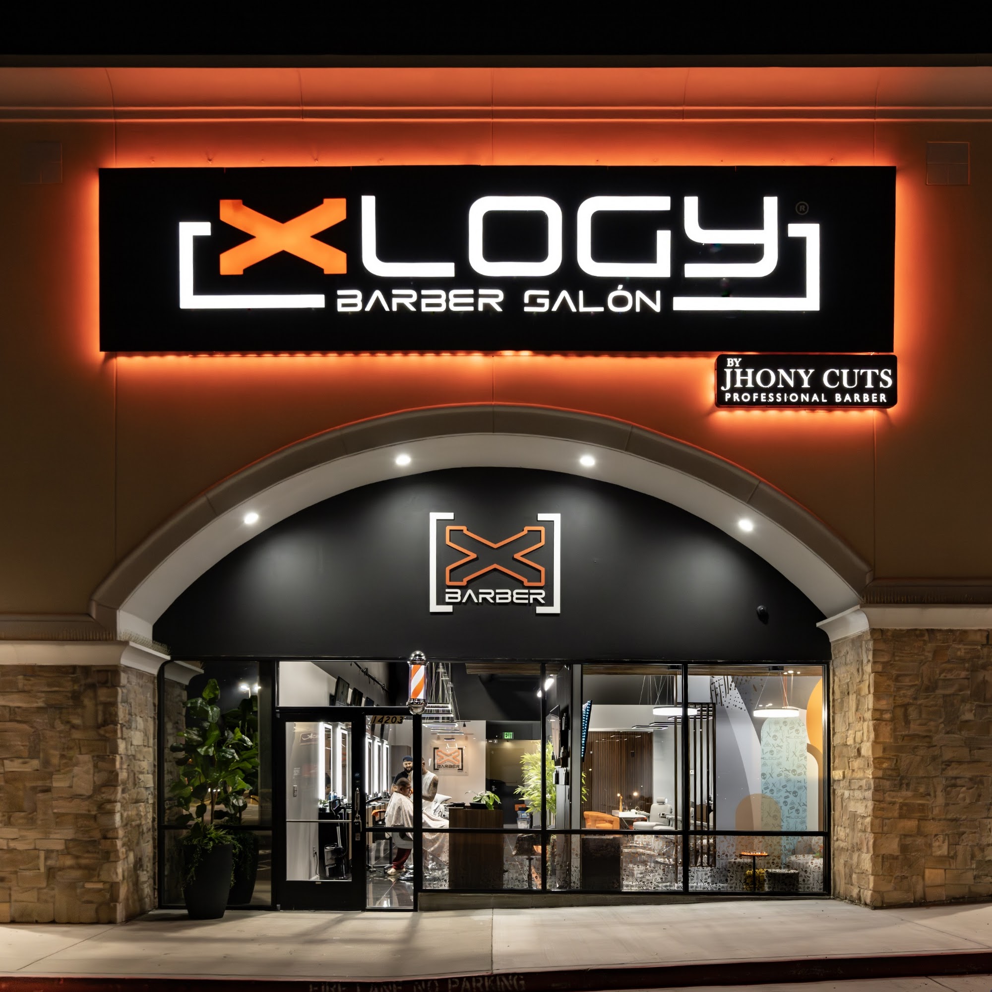 XLOGY Barber Salon