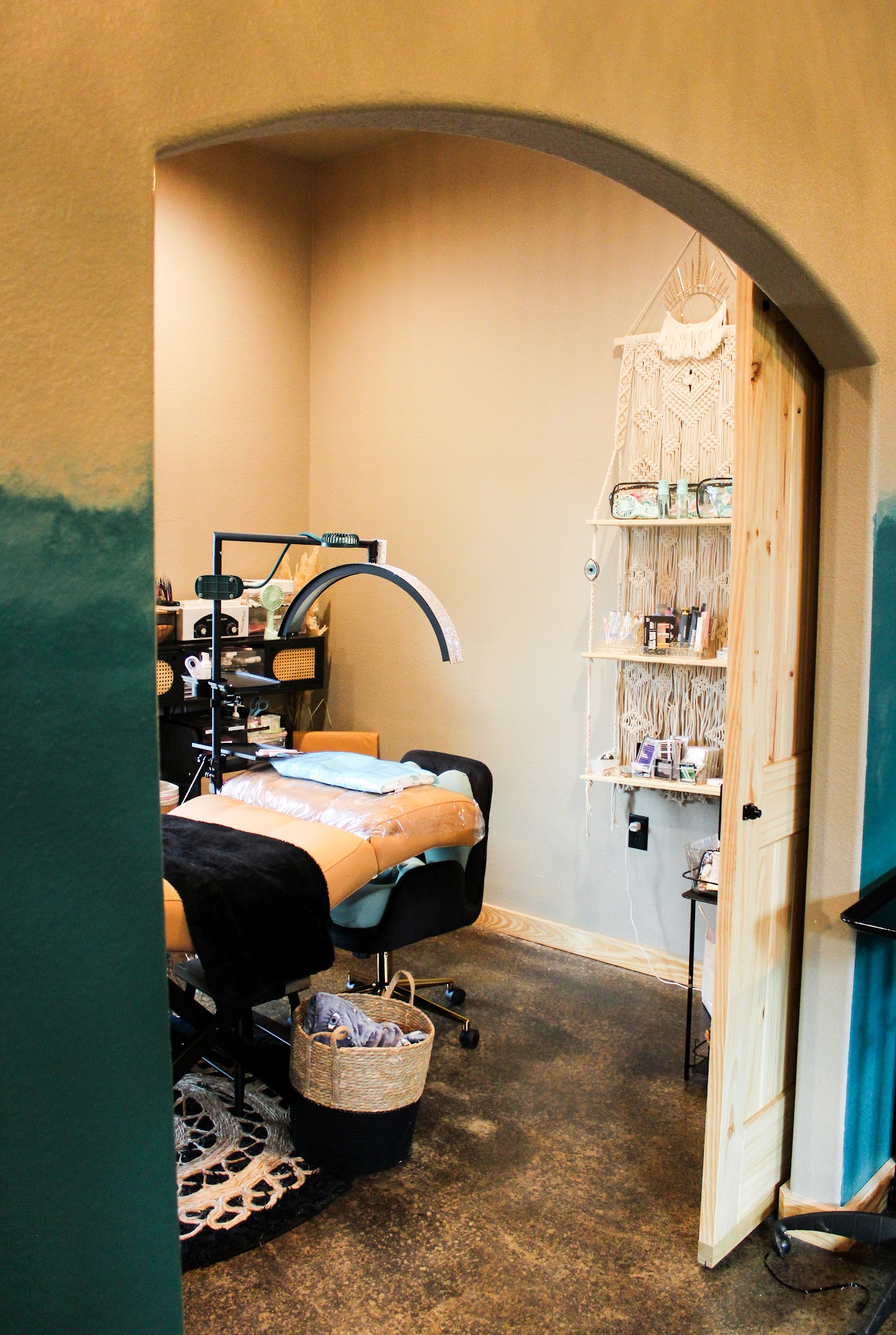 Studio L.A.S.H. 301 W Pine St Suite 100, Edgewood Texas 75117