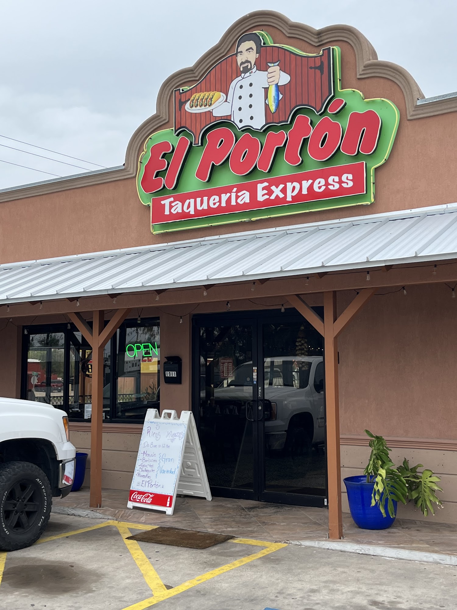 El Portón Mexican Restaurant 1911 E University Dr, Edinburg, TX 78542
