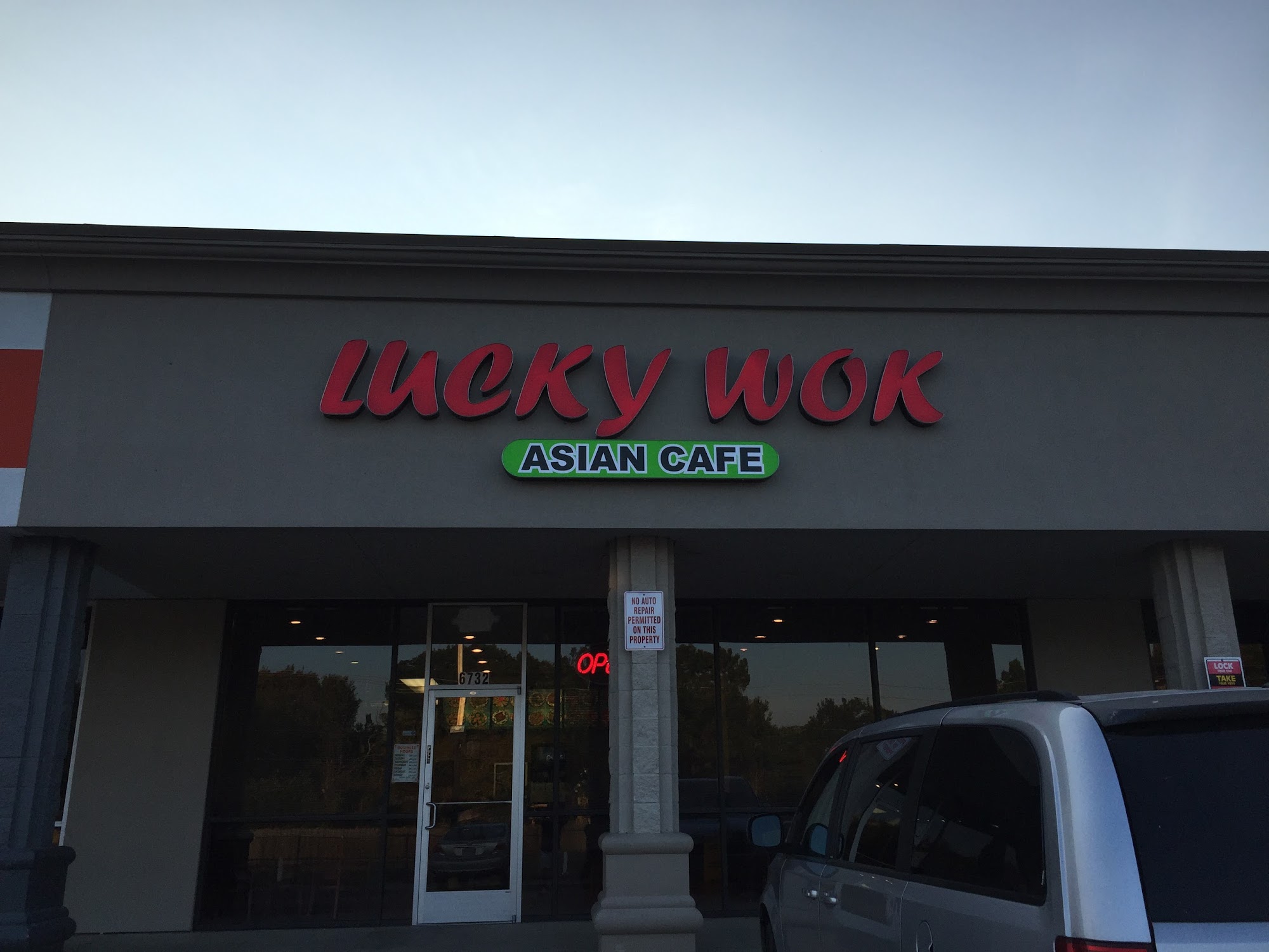 Lucky Wok Asian Cafe Forest Hill