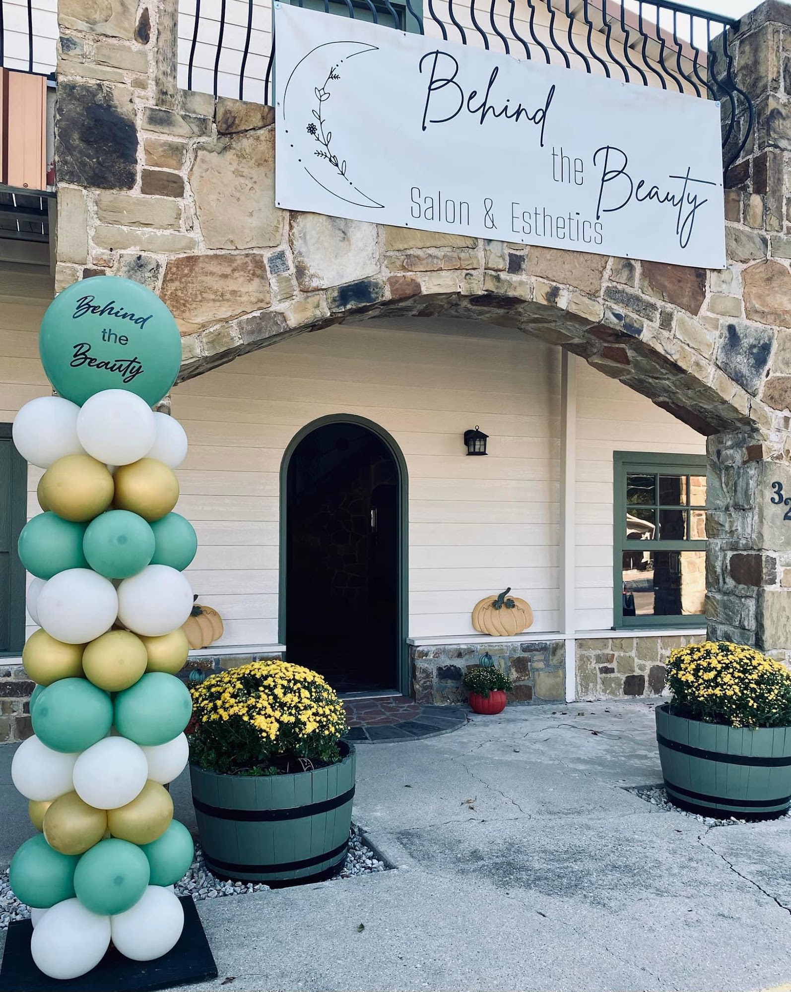 Behind the Beauty 322 N Grand Ave, Gainesville Texas 76240