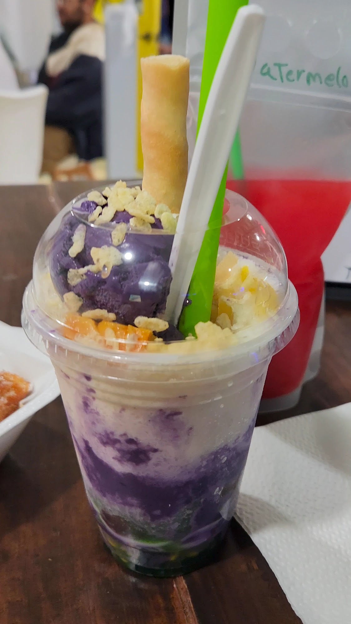 Scoop N' Buns: Ice cream, Desserts, Churros Garland