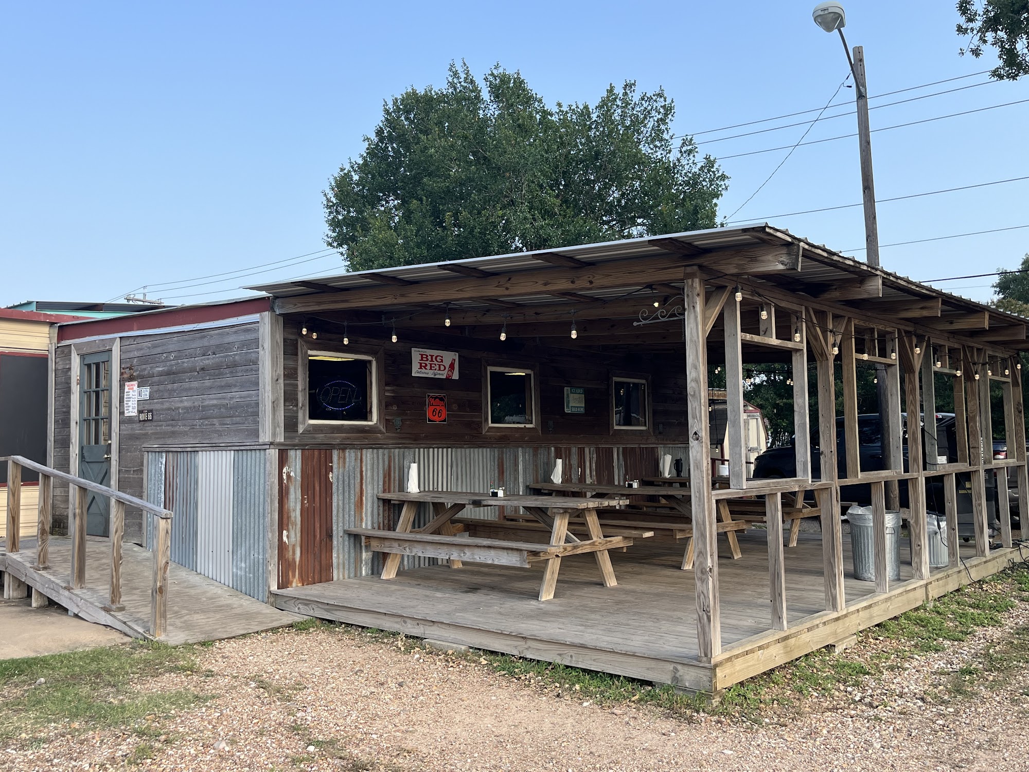 Annie's On 290 Giddings