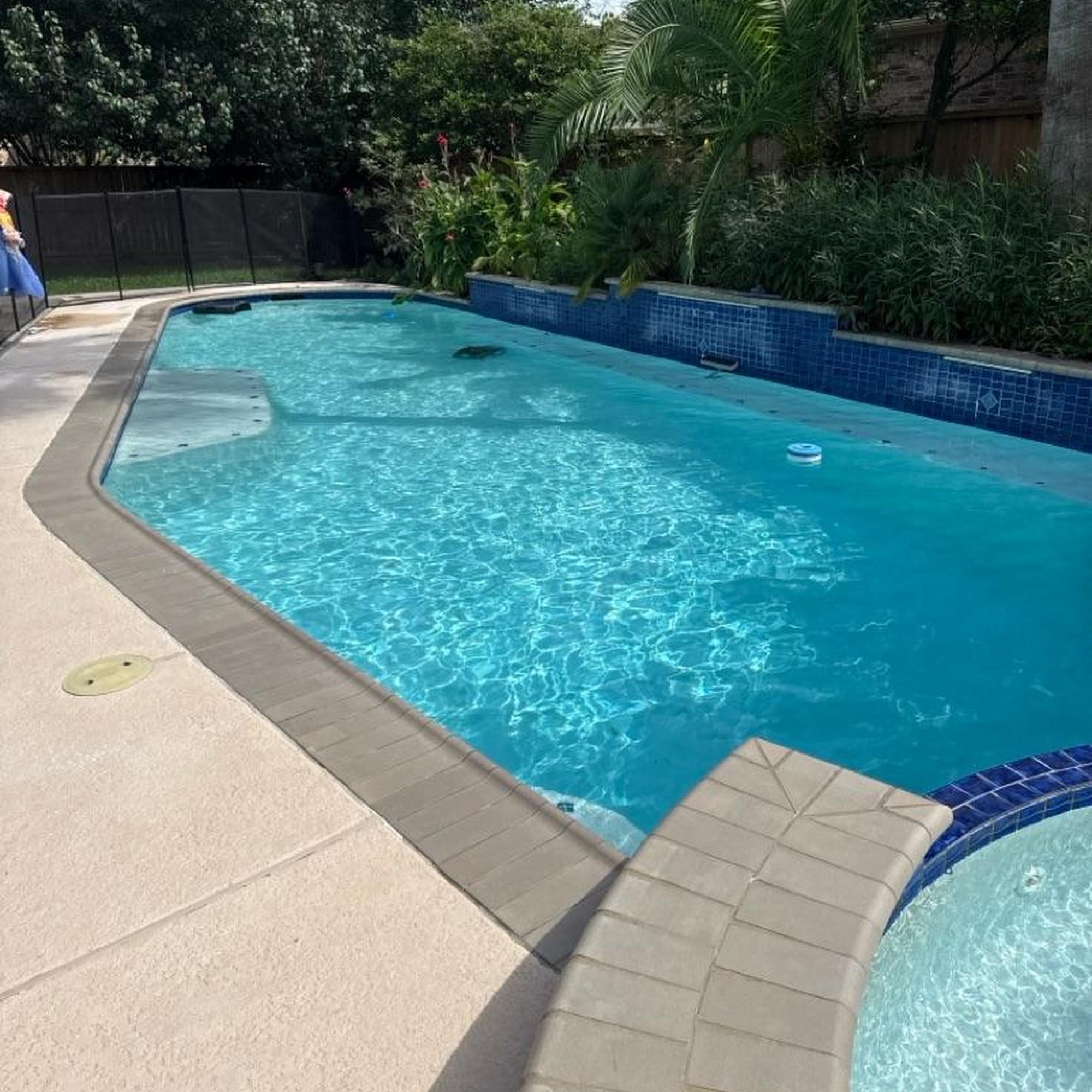 Pool Cleaning 1101 Shoal Creek, Highland Village Texas 75077