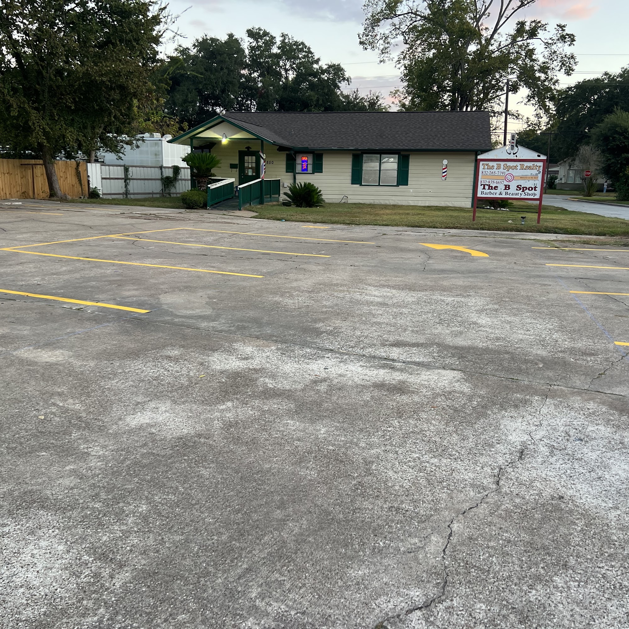 Royalty Cuts Family Barber Shop 113 N Avenue H, Humble Texas 77338