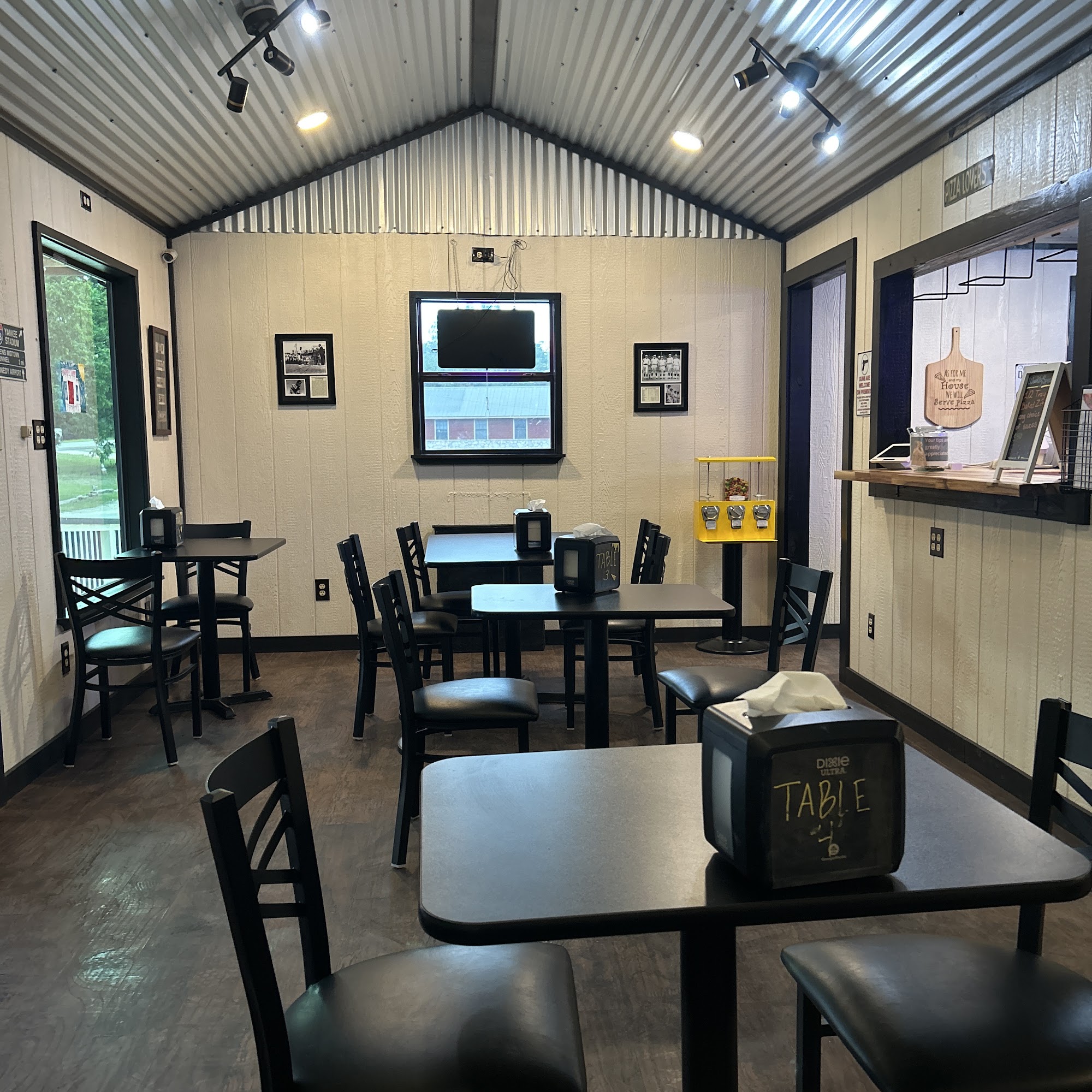 The Yankee's Place Leakey
