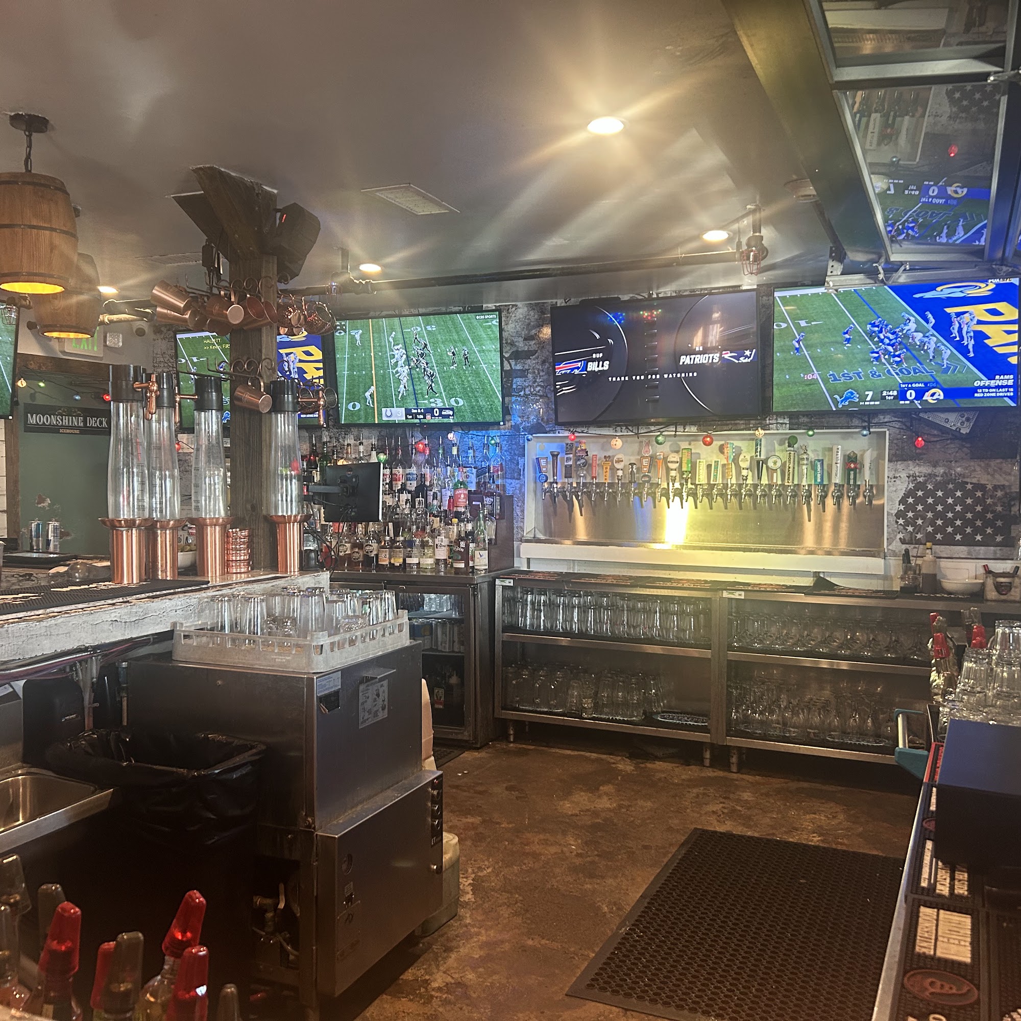 Moonshine Deck Icehouse Magnolia