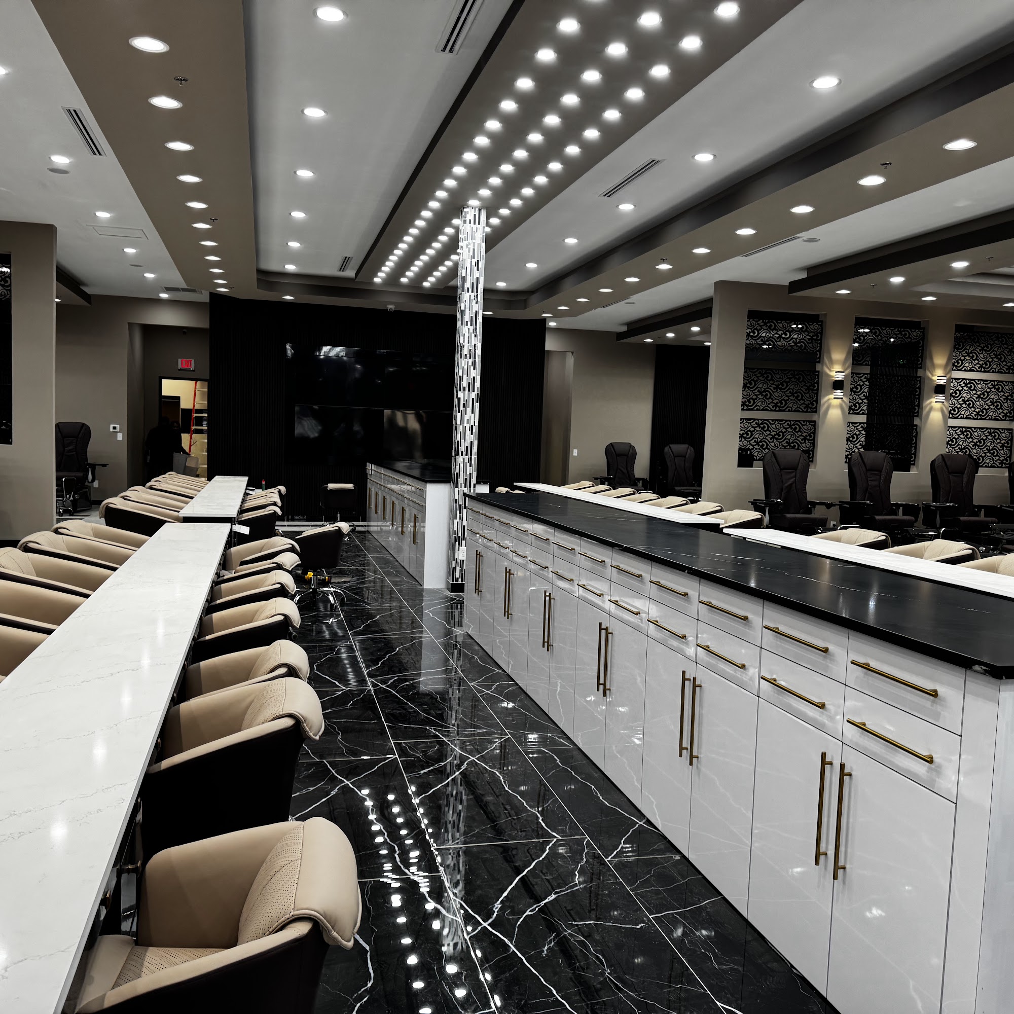 Signature Nails 651 N Business Interstate Hwy 35 Ste 310, New Braunfels Texas 78130