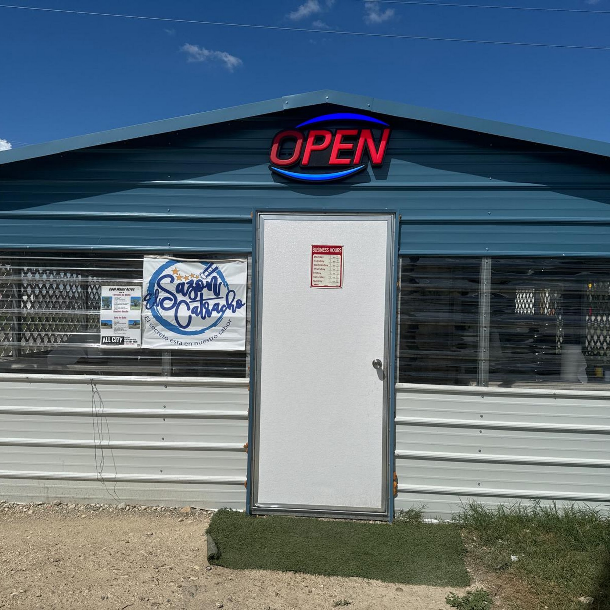 El Sazón Catracho 2396 FM 20, Red Rock