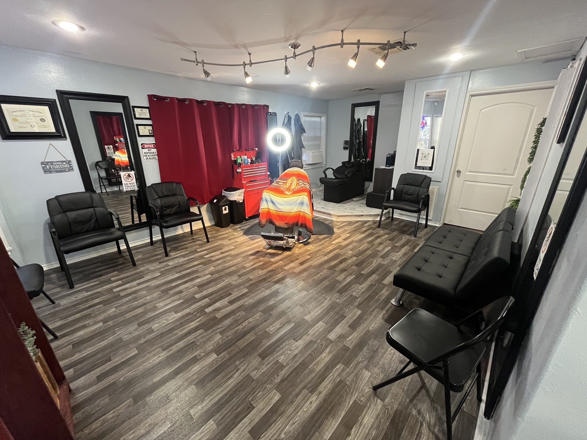 Timeless Cuts 404 W Commons St, Refugio Texas 78377