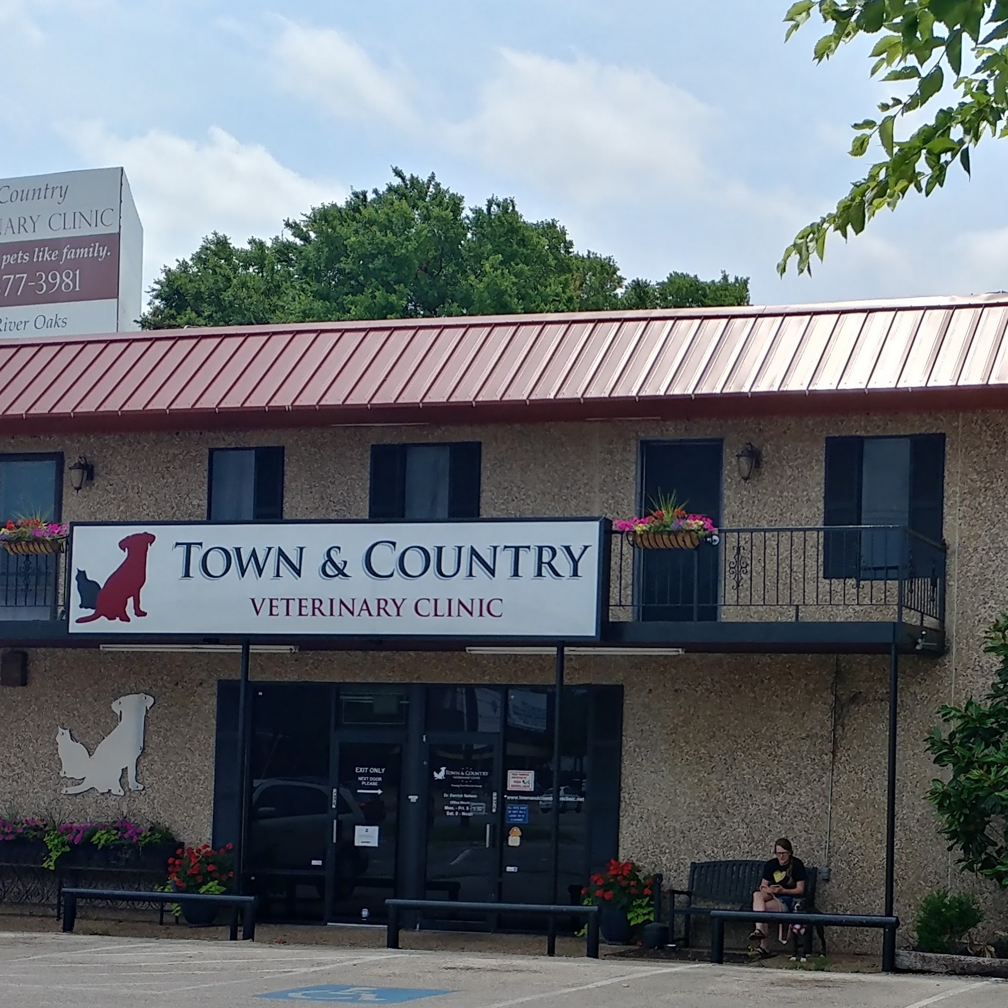 Town & Country Veterinary Clinic River Oaks